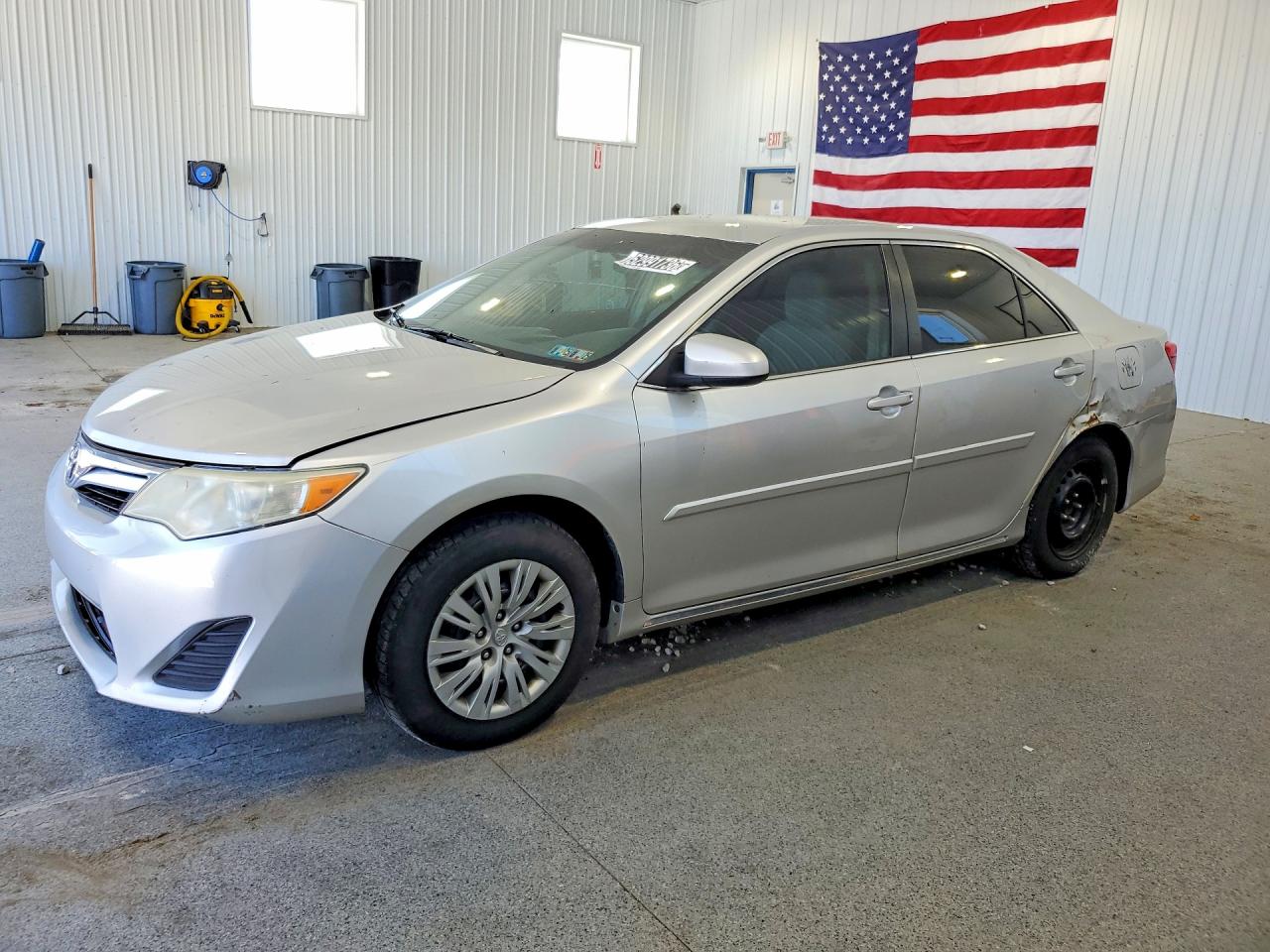 2014 Toyota Camry Le Серебряный vin: 4T1BF1FK1EU423879