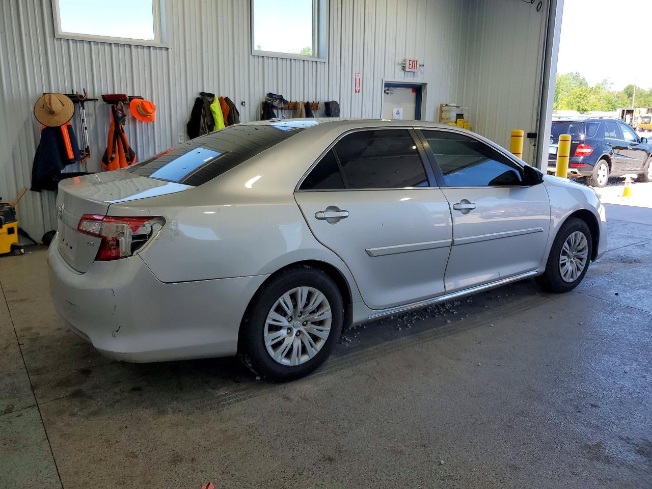 2014 Toyota Camry Le Серебряный vin: 4T1BF1FK1EU423879