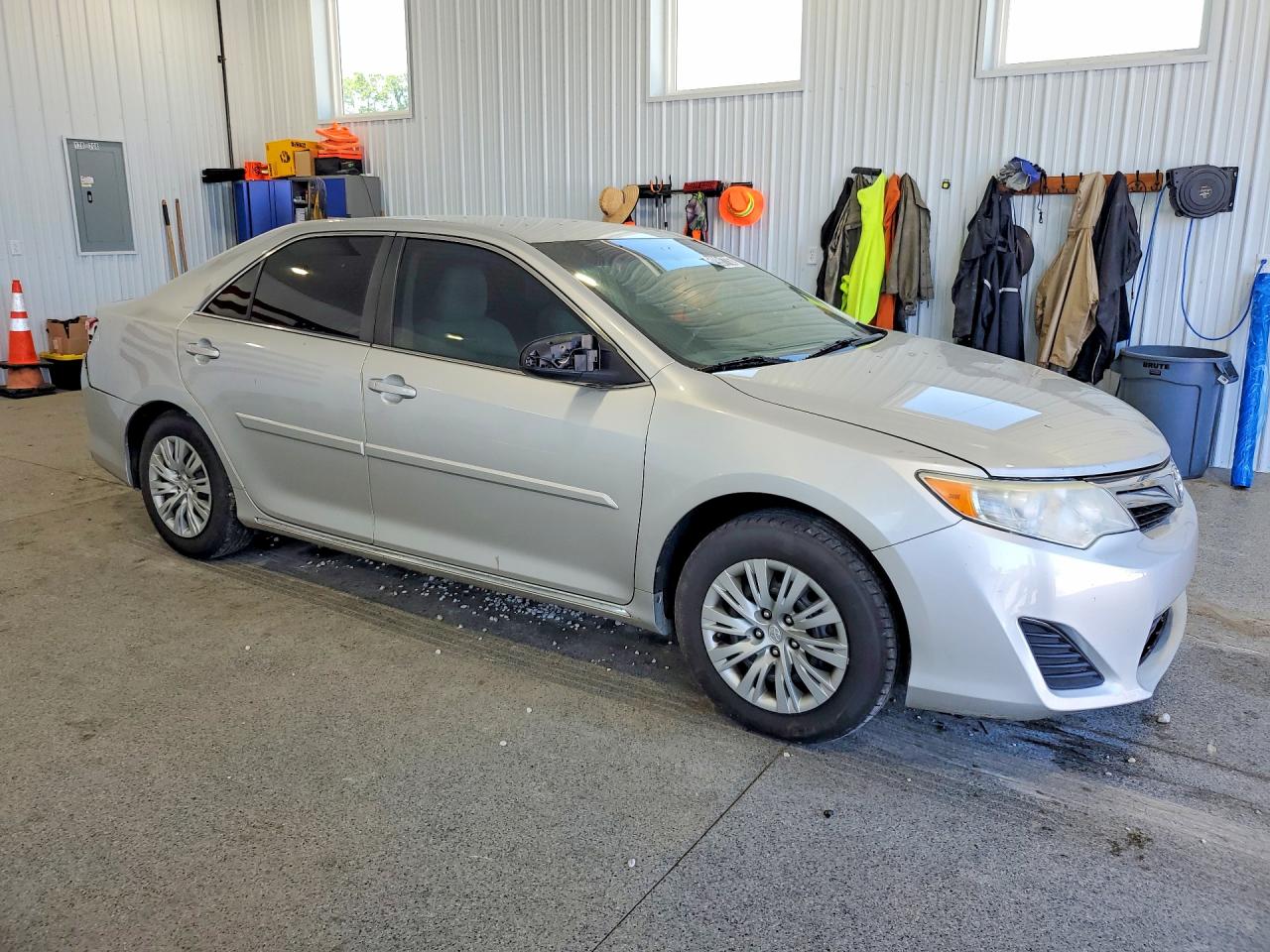 2014 Toyota Camry Le Серебряный vin: 4T1BF1FK1EU423879