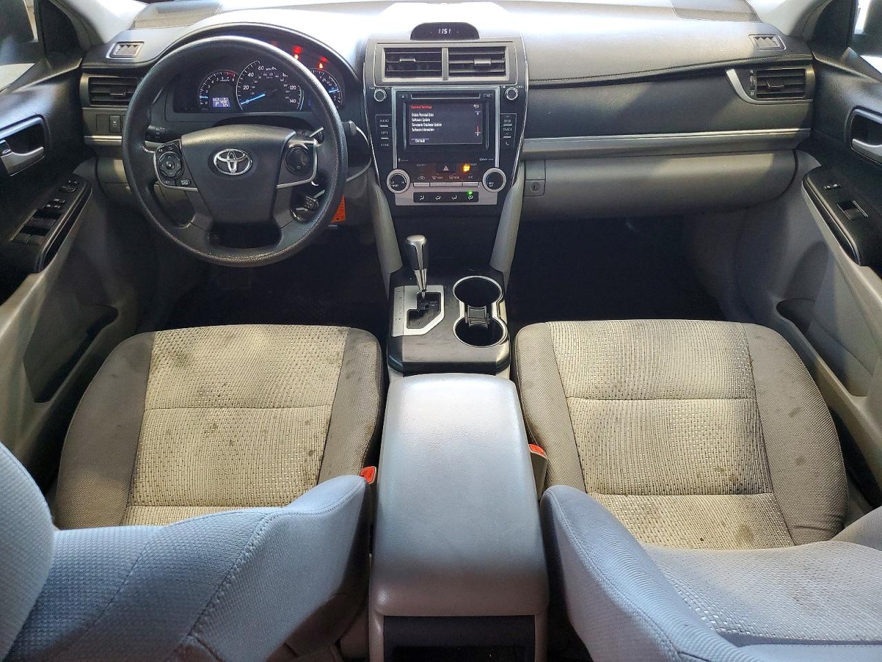 2014 Toyota Camry Le Серебряный vin: 4T1BF1FK1EU423879