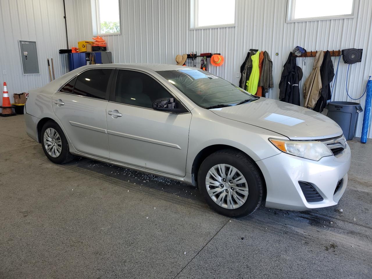 2014 Toyota Camry Le Серебряный vin: 4T1BF1FK1EU423879 Damage: Right Front Door, Heavy Scratch, 1 To 2 Inches