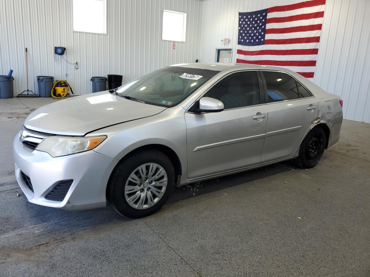 2014 Toyota Camry Le Серебряный vin: 4T1BF1FK1EU423879 Damage: Left Front Door, Chipped, 4