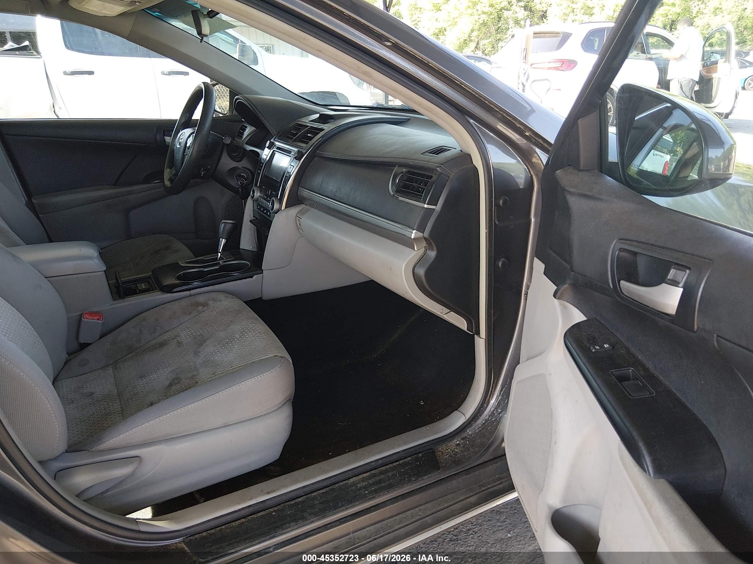 2014 Toyota Camry Le Серый vin: 4T1BF1FK1EU424997