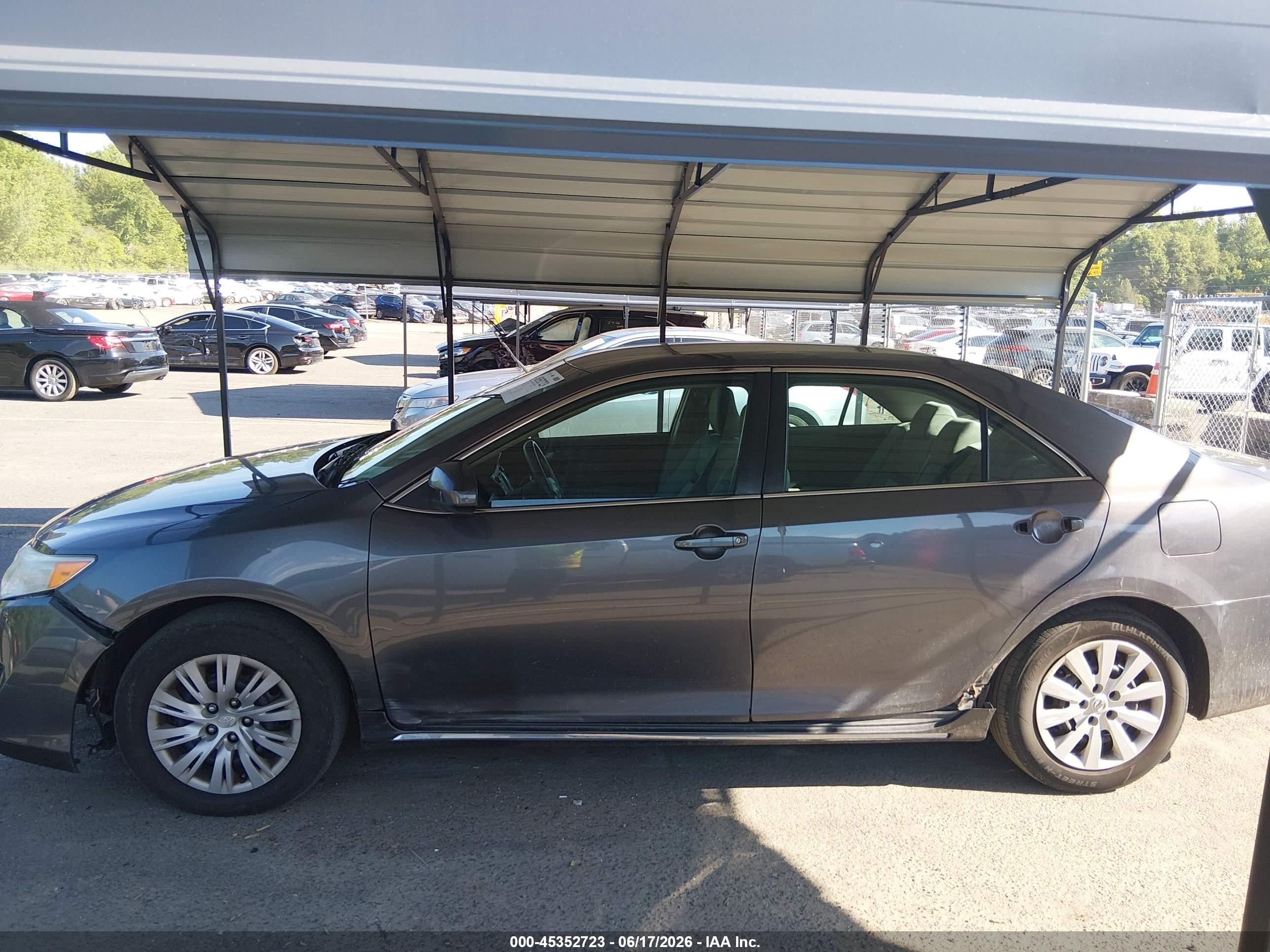 2014 Toyota Camry Le Серый vin: 4T1BF1FK1EU424997