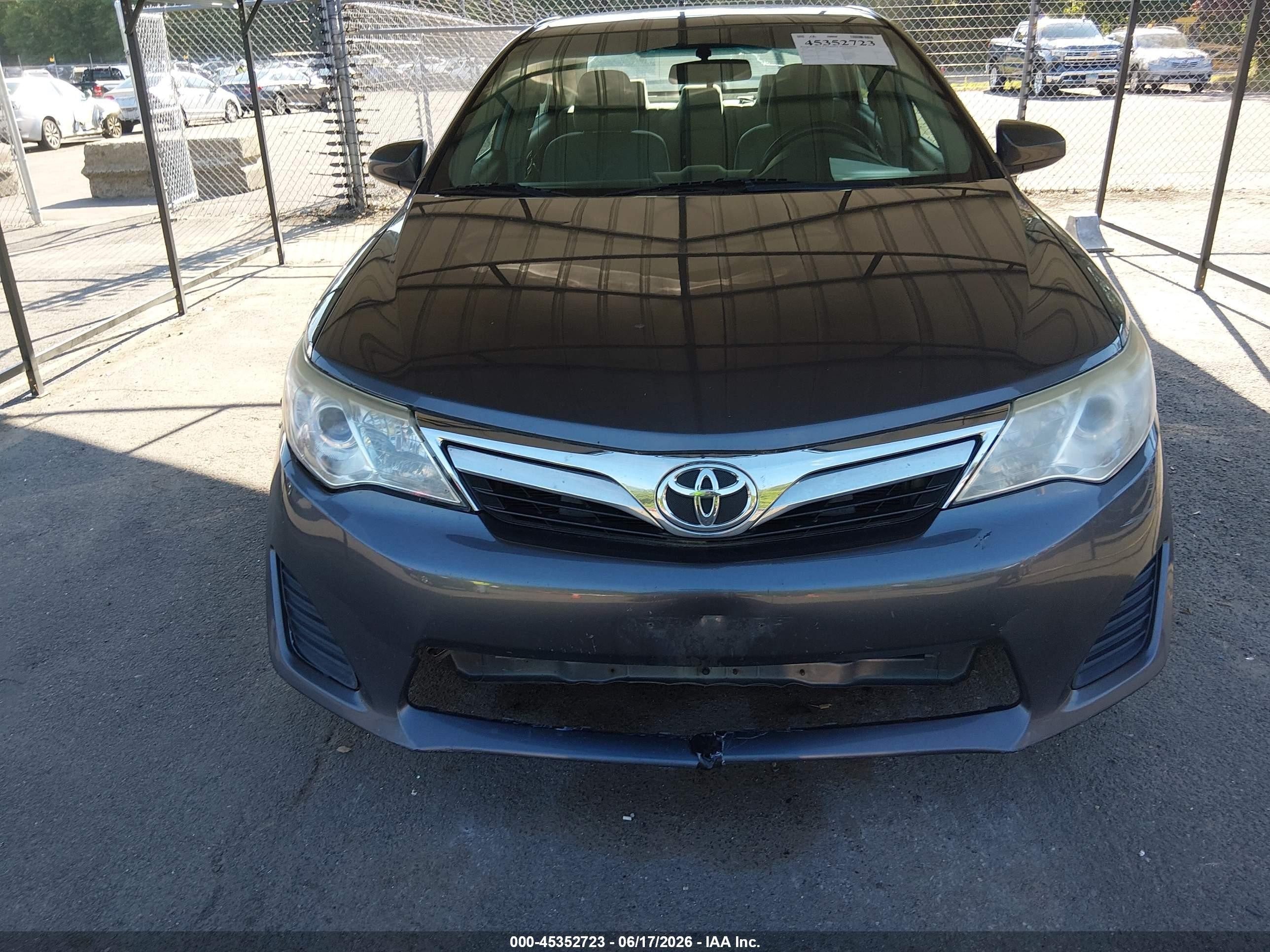 2014 Toyota Camry Le Серый vin: 4T1BF1FK1EU424997