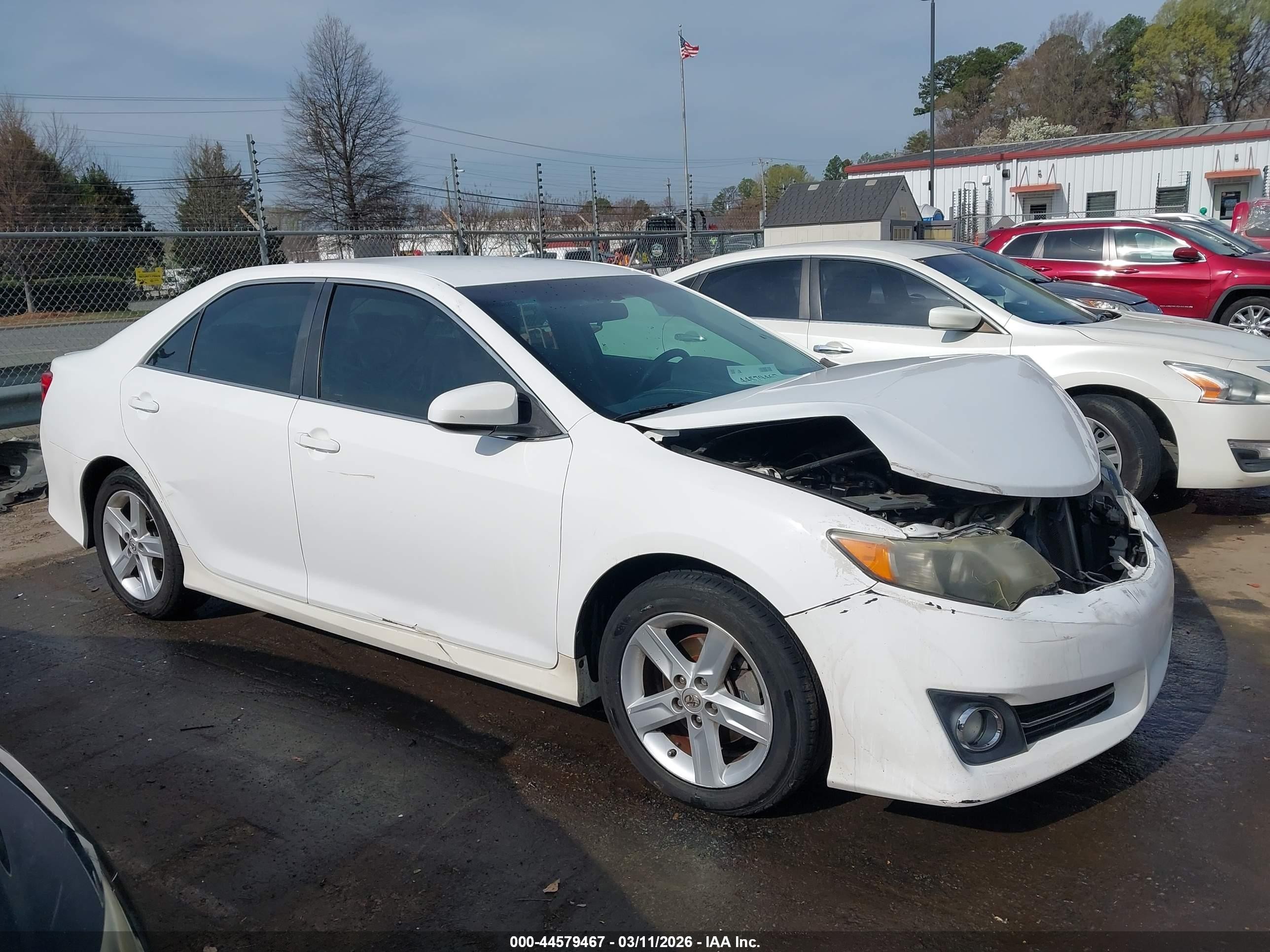 2014 Toyota Camry Se White vin: 4T1BF1FK1EU429620