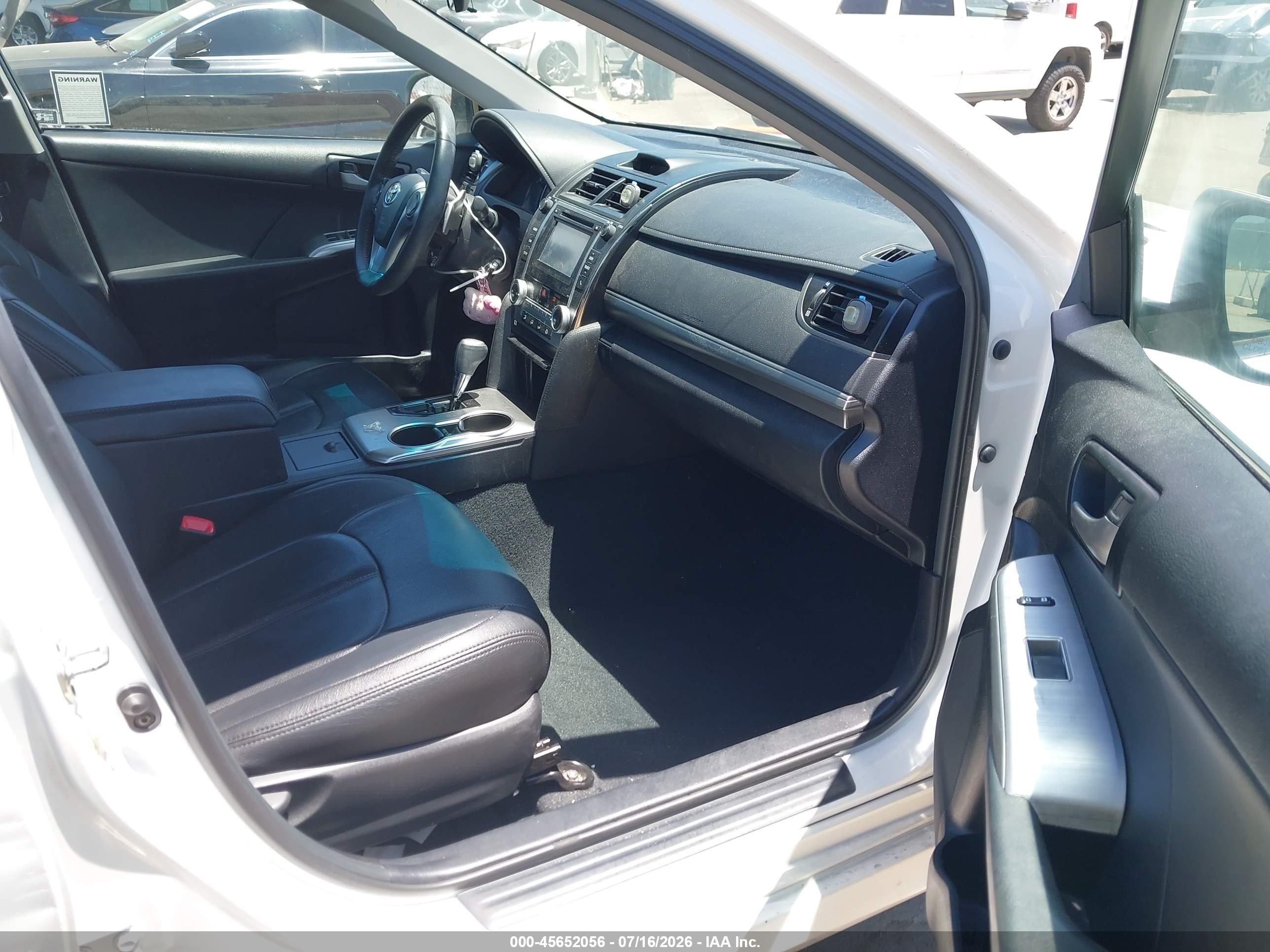 2014 Toyota Camry Se White vin: 4T1BF1FK1EU444456
