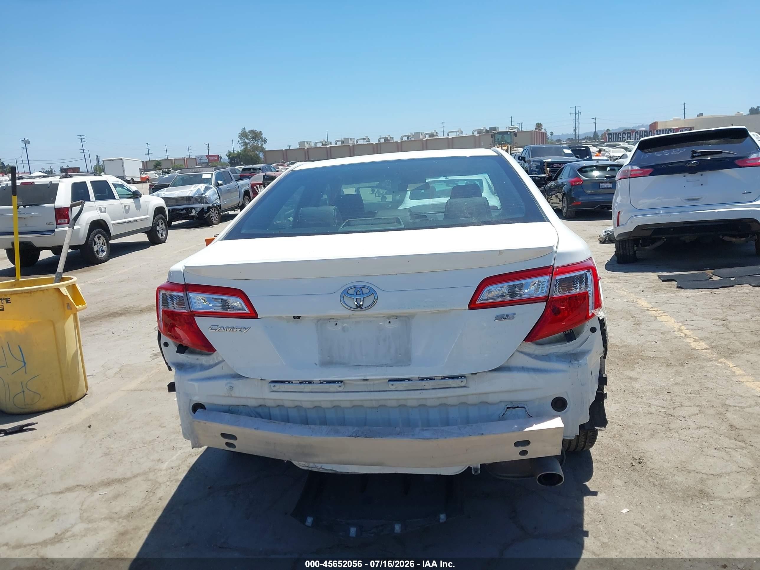 2014 Toyota Camry Se White vin: 4T1BF1FK1EU444456