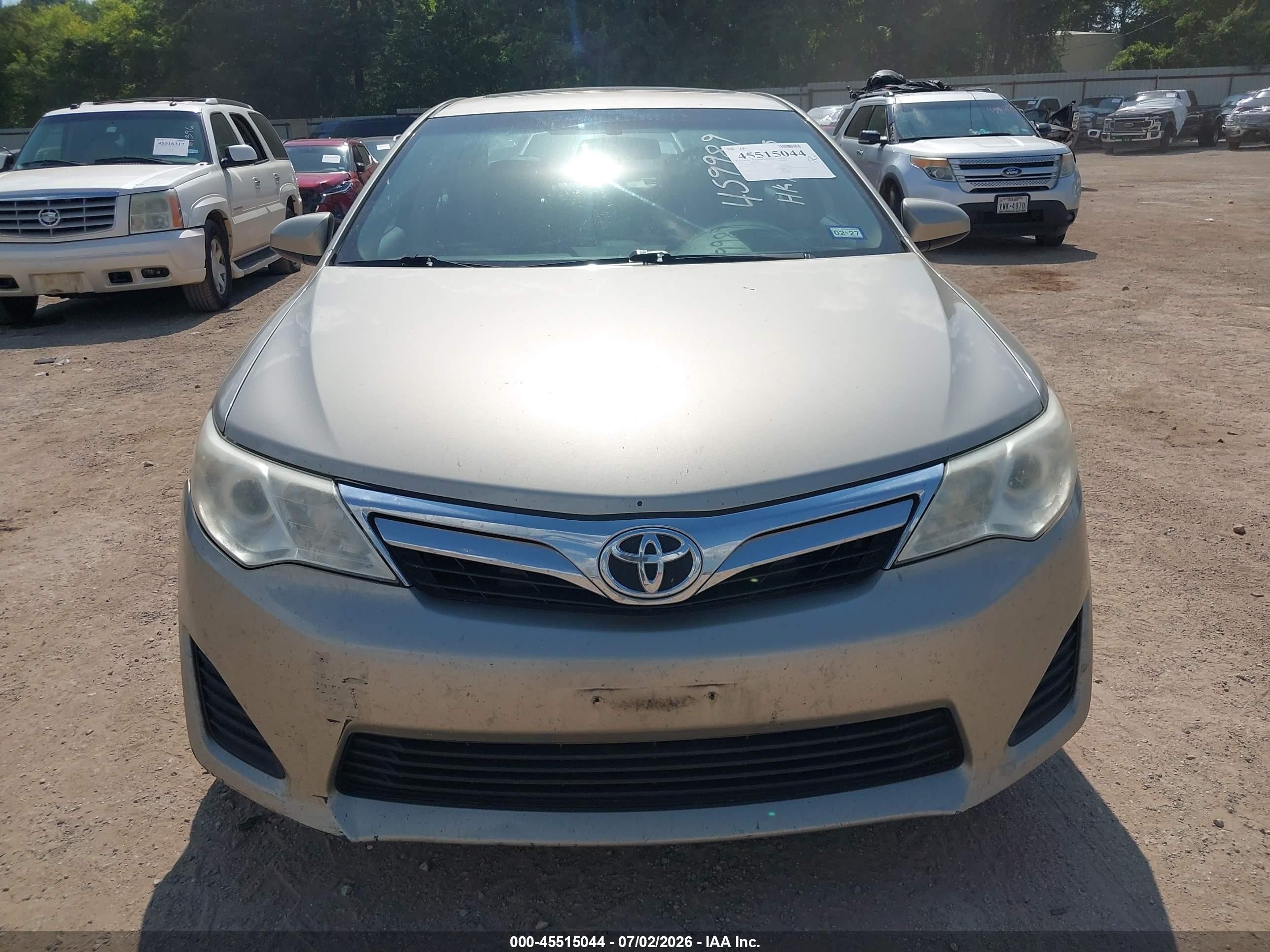 2014 Toyota Camry Le Gold vin: 4T1BF1FK1EU459989