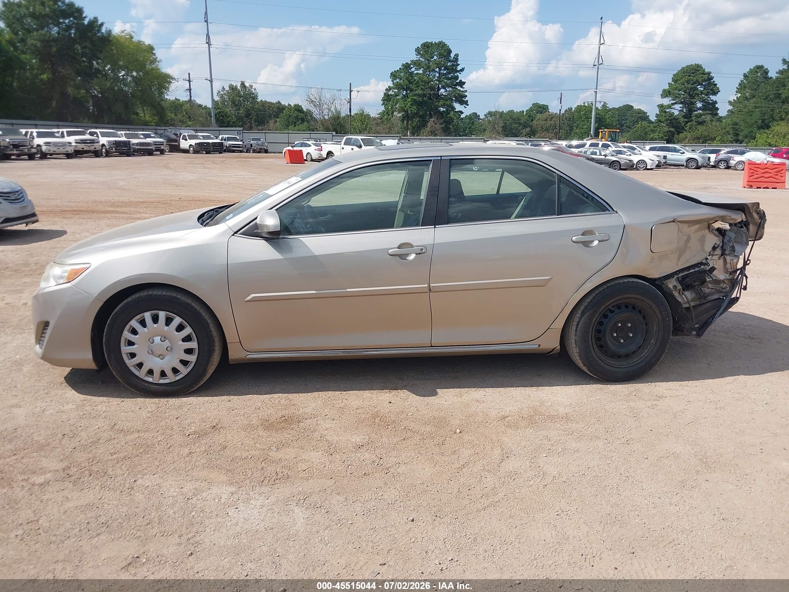 2014 Toyota Camry Le Gold vin: 4T1BF1FK1EU459989