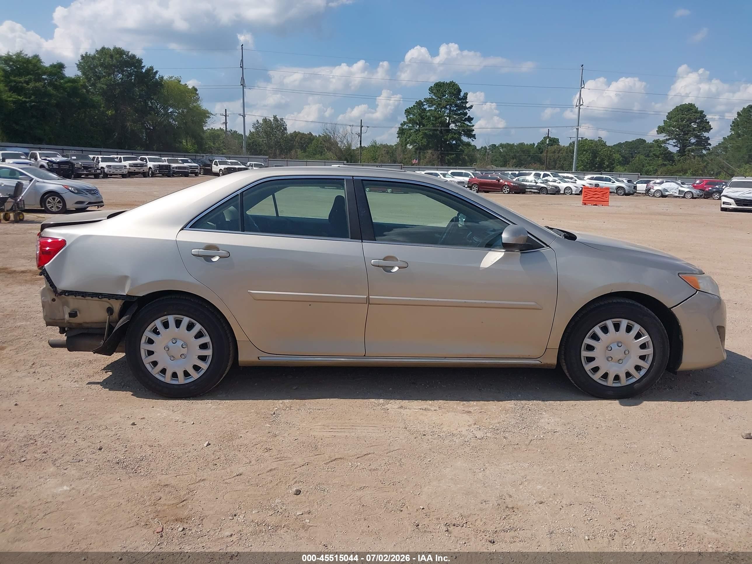 2014 Toyota Camry Le Gold vin: 4T1BF1FK1EU459989
