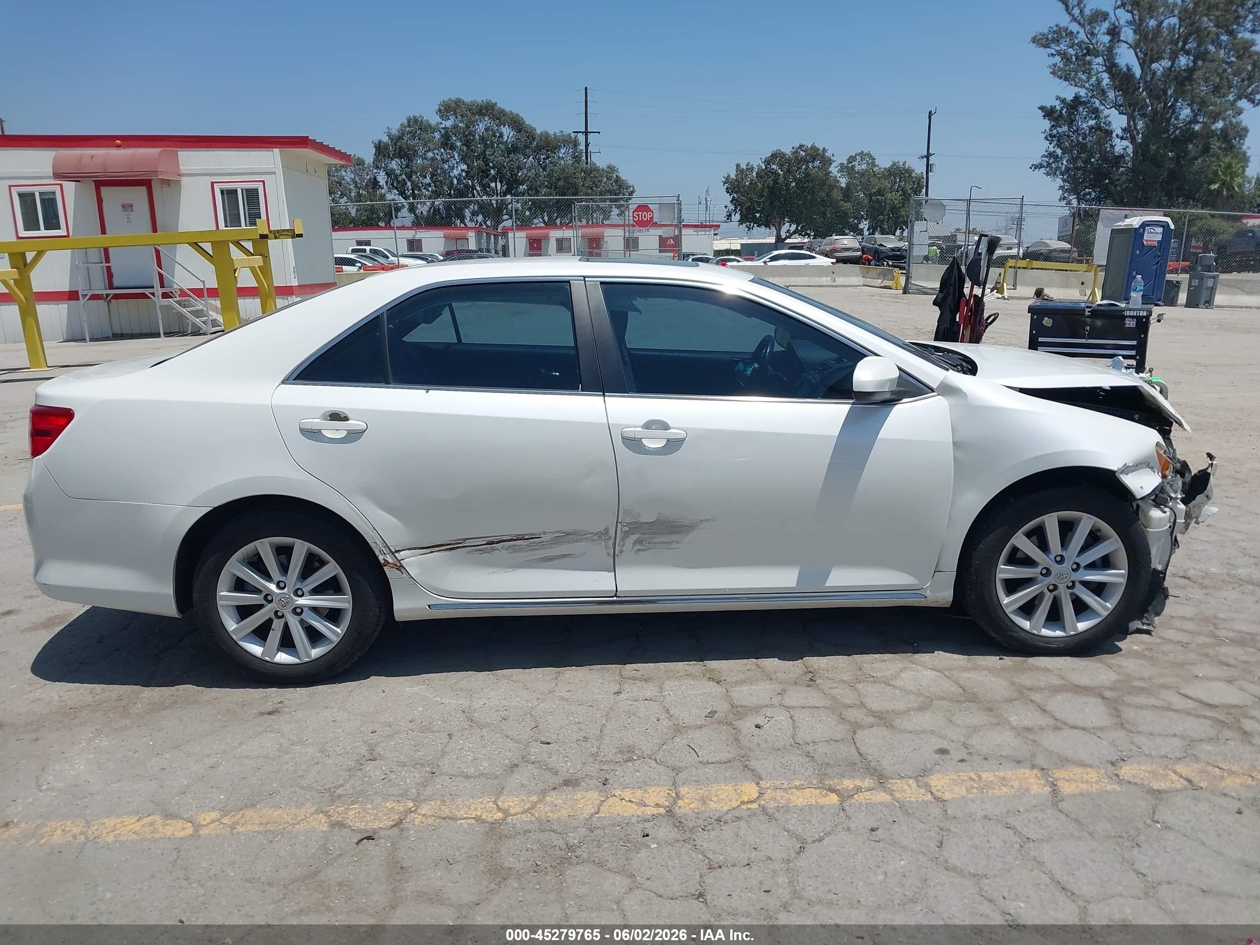 2014 Toyota Camry Xle White vin: 4T1BF1FK1EU462908