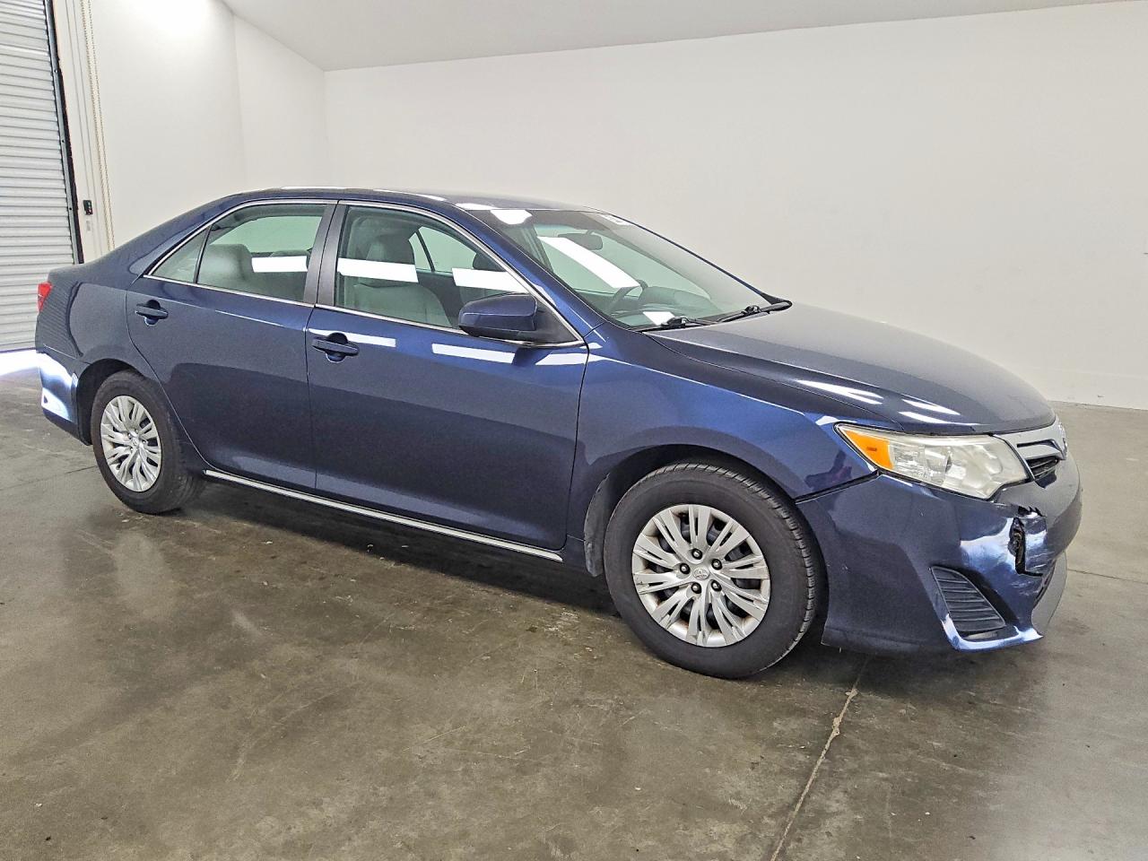 2014 Toyota Camry Le Blue vin: 4T1BF1FK1EU840371