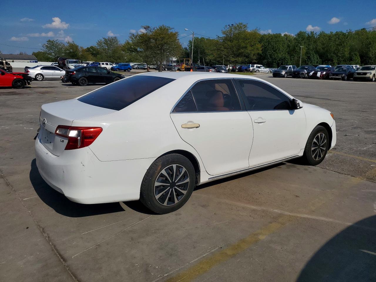2014 Toyota Camry Le White vin: 4T1BF1FK1EU870034