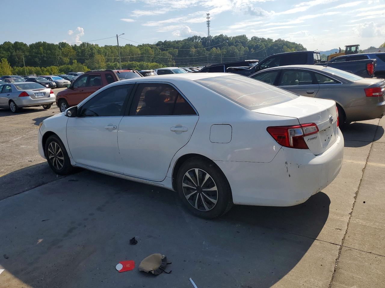 2014 Toyota Camry Le White vin: 4T1BF1FK1EU870034