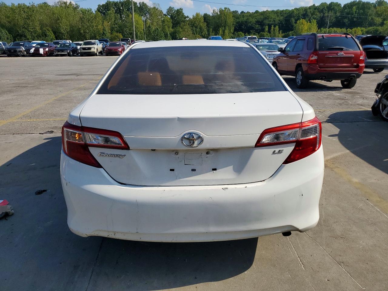 2014 Toyota Camry Le White vin: 4T1BF1FK1EU870034