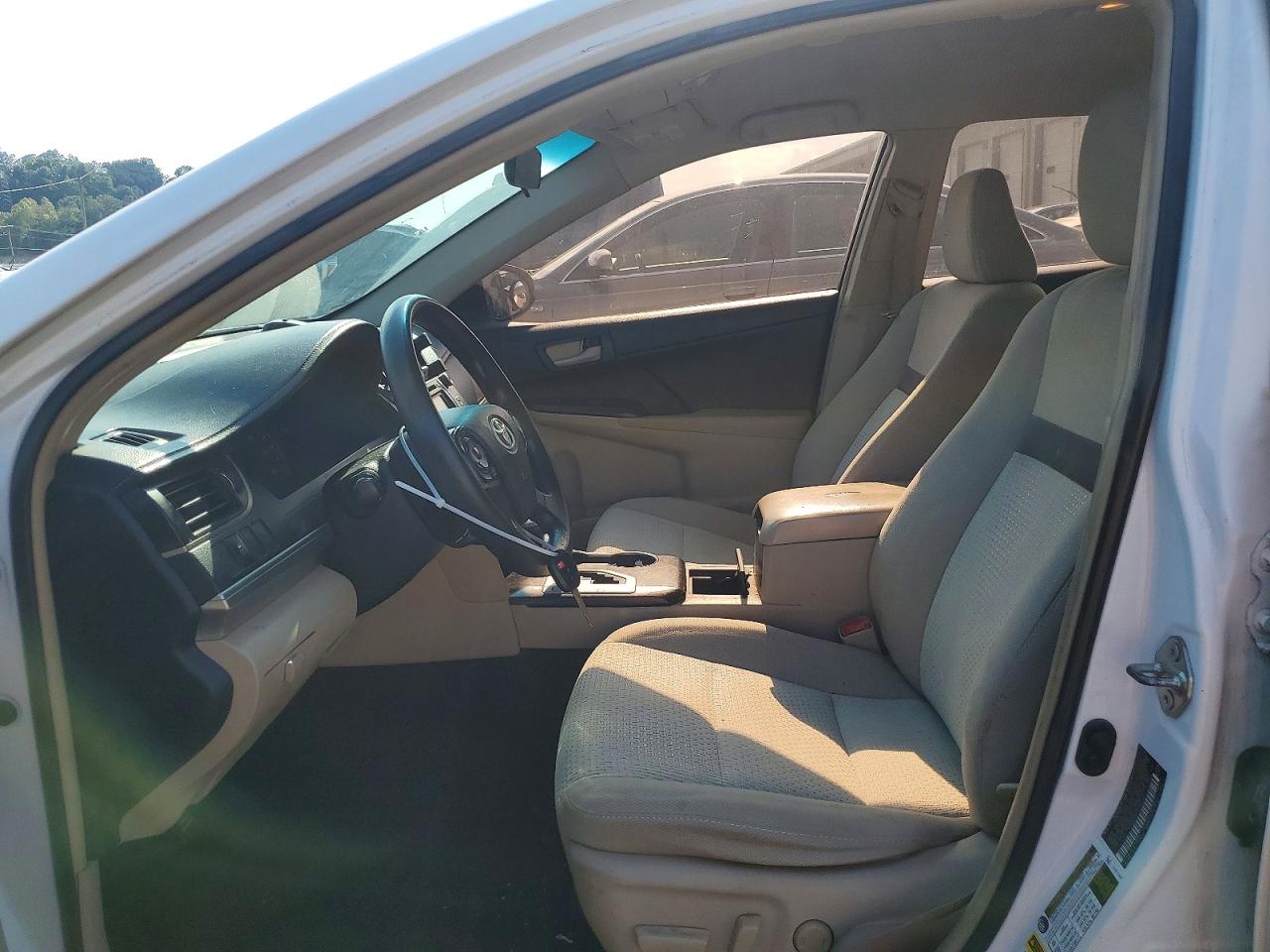 2014 Toyota Camry Le White vin: 4T1BF1FK1EU870034