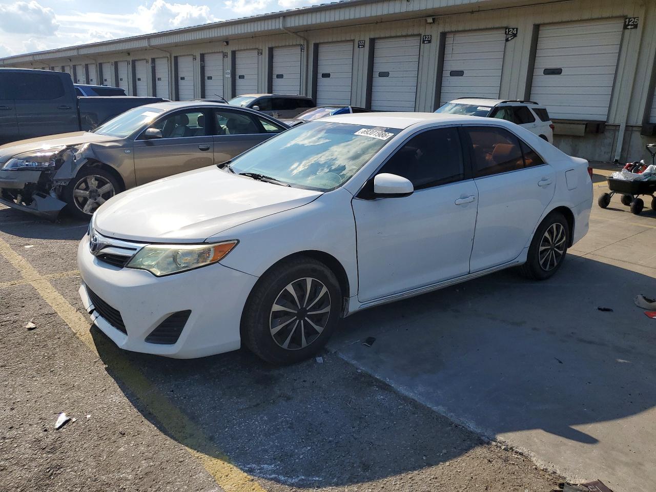 2014 Toyota Camry Le White vin: 4T1BF1FK1EU870034