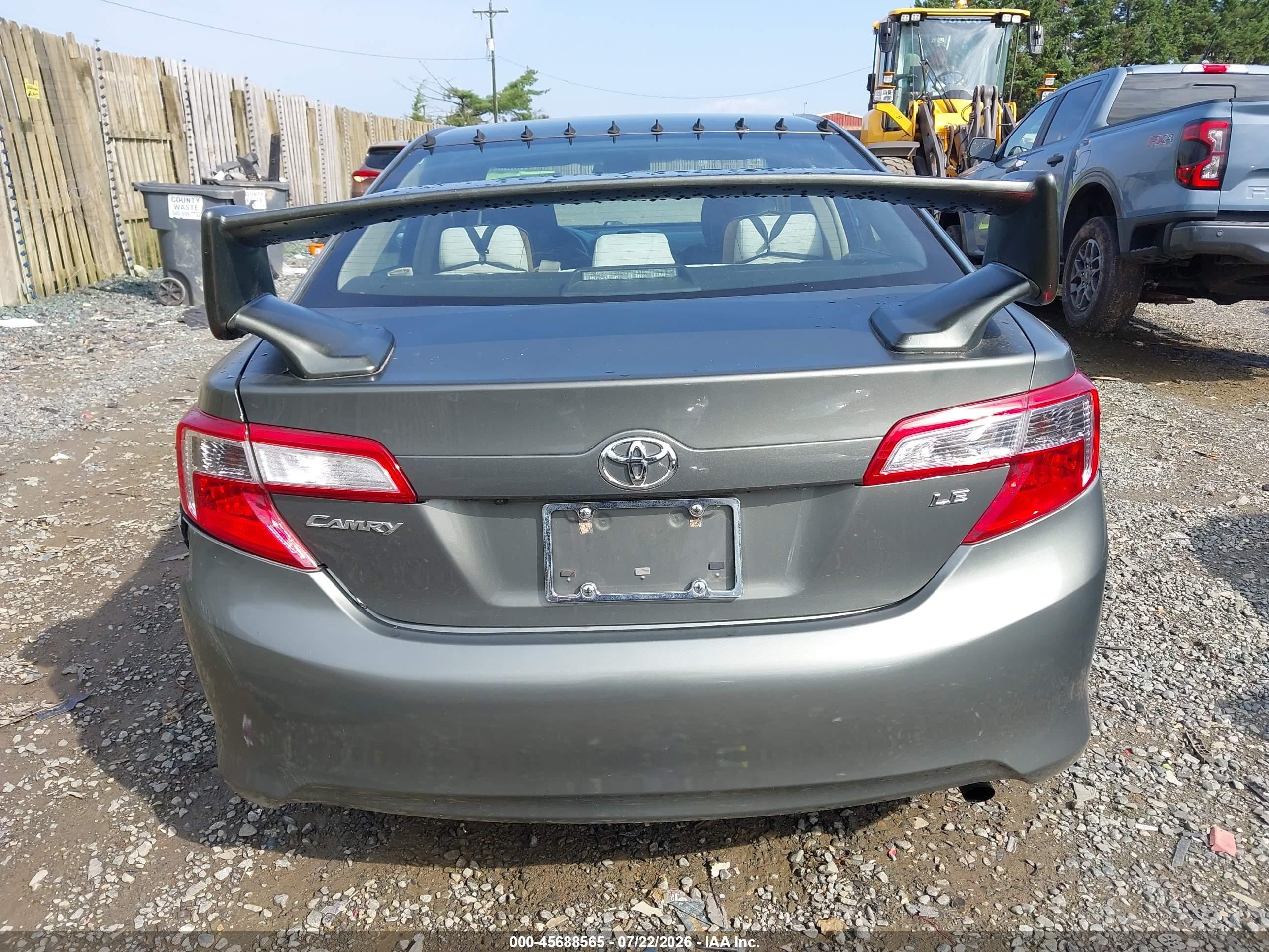 2014 Toyota Camry Le Gray vin: 4T1BF1FK1EU870888