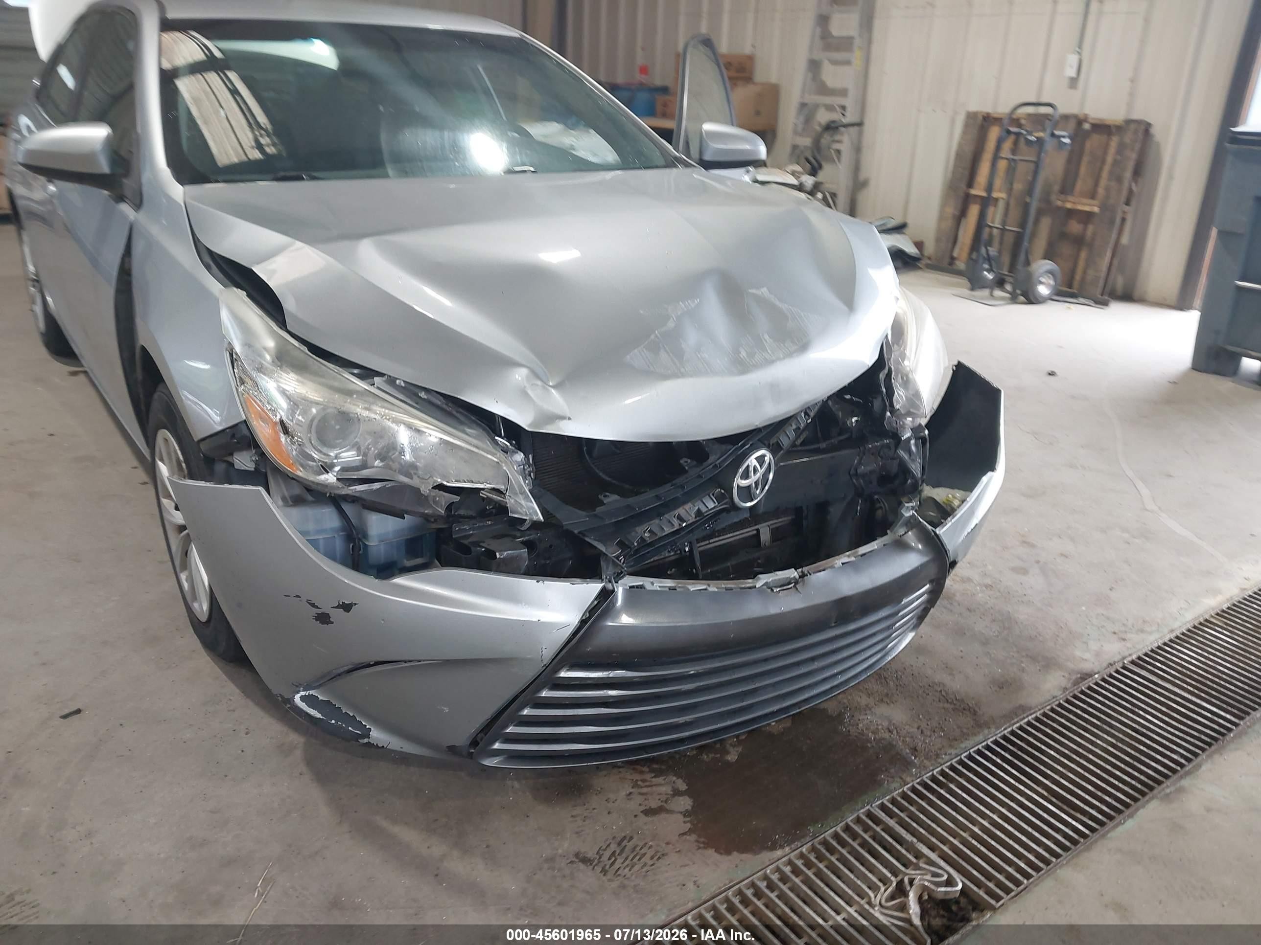2015 Toyota Camry Le Silver vin: 4T1BF1FK1FU026416