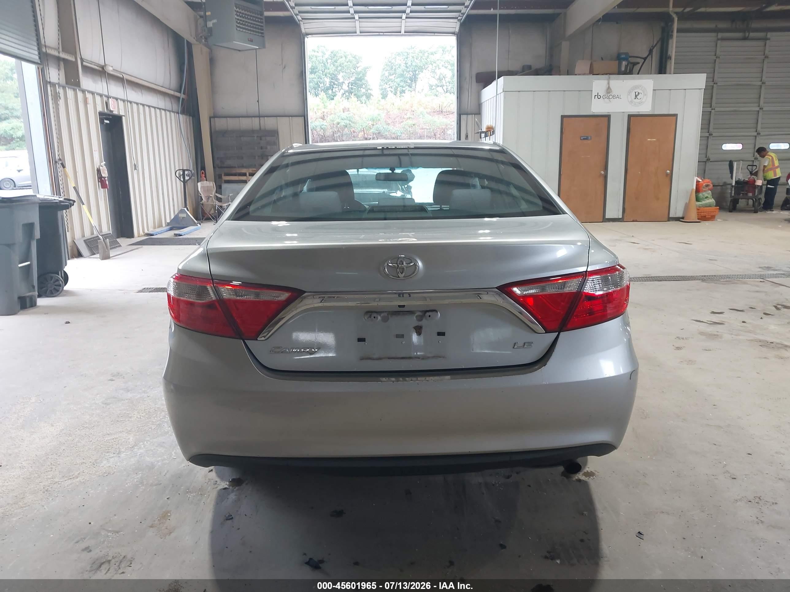 2015 Toyota Camry Le Silver vin: 4T1BF1FK1FU026416