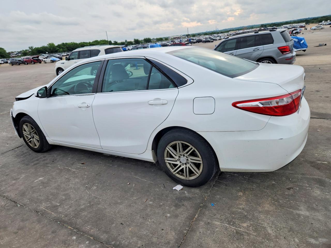 2015 Toyota Camry Le White vin: 4T1BF1FK1FU034077