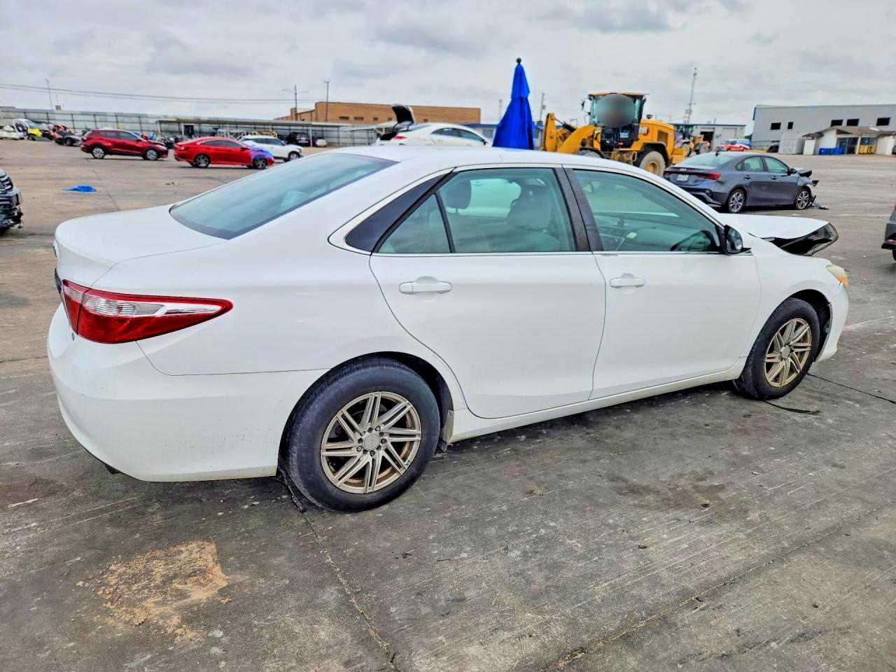 2015 Toyota Camry Le White vin: 4T1BF1FK1FU034077