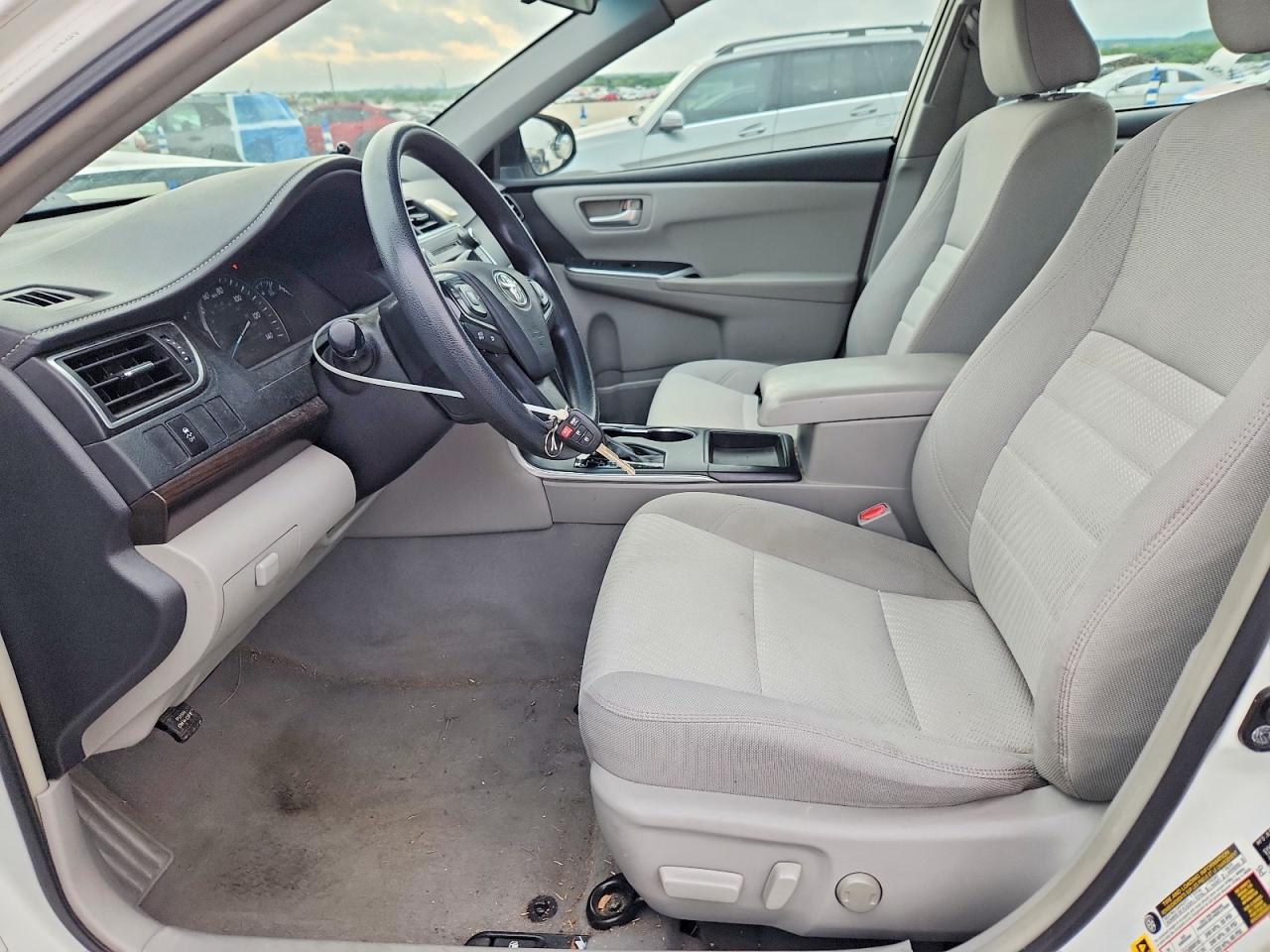 2015 Toyota Camry Le White vin: 4T1BF1FK1FU034077