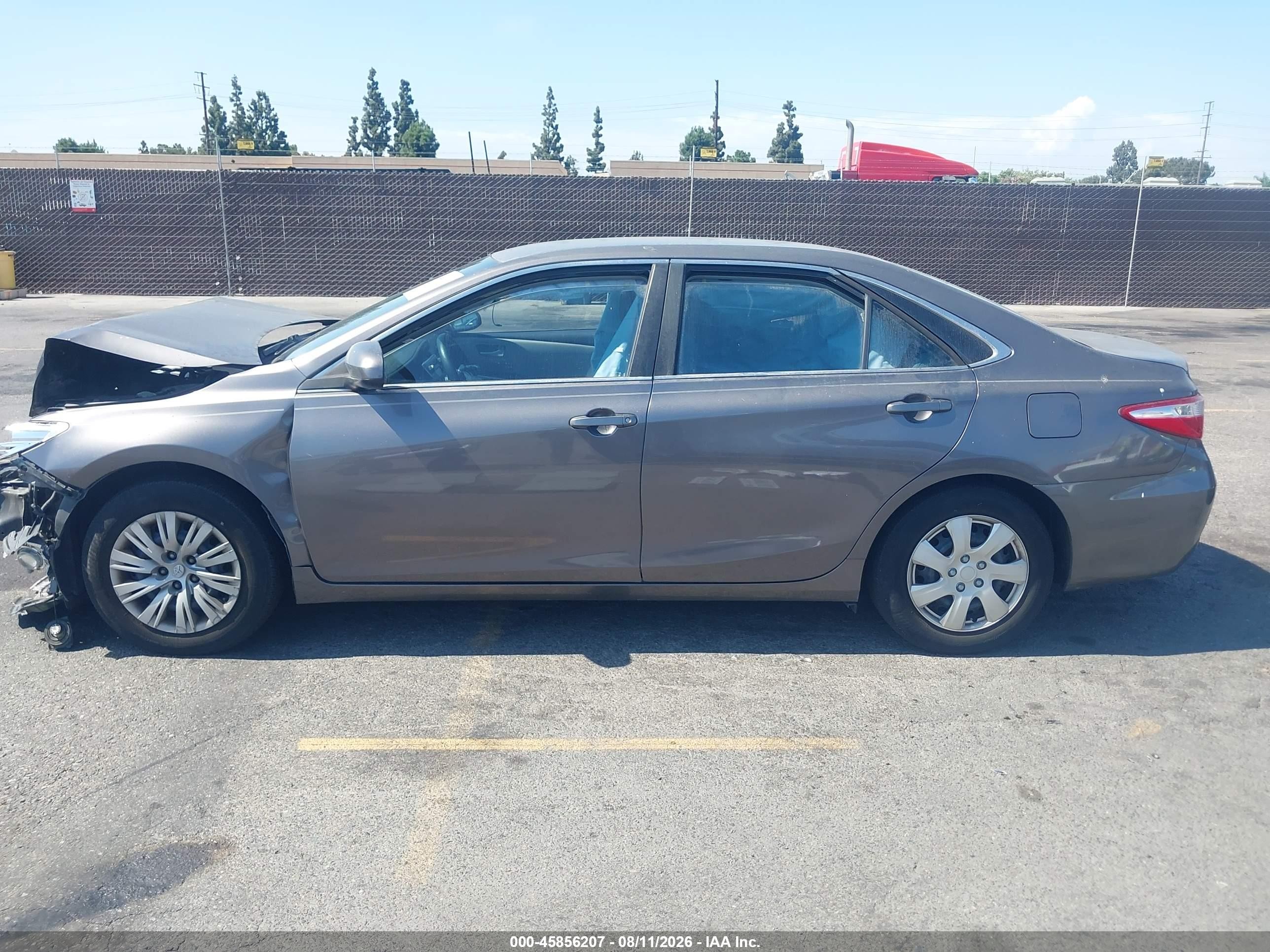 2015 Toyota Camry Le Gray vin: 4T1BF1FK1FU040381
