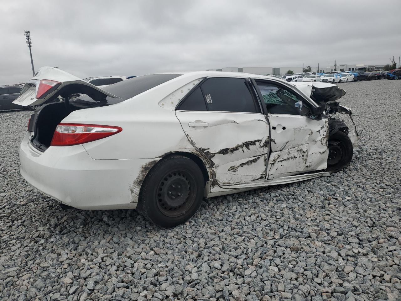 2015 Toyota Camry Le White vin: 4T1BF1FK1FU040395