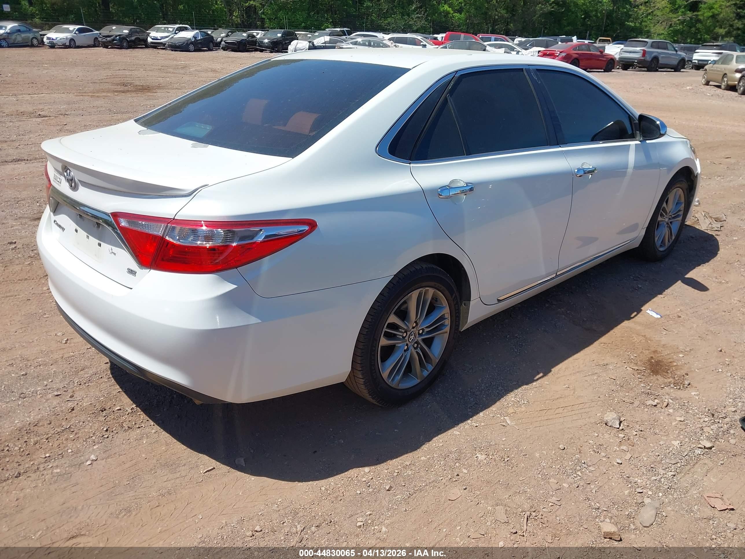 2015 Toyota Camry Se White vin: 4T1BF1FK1FU048528