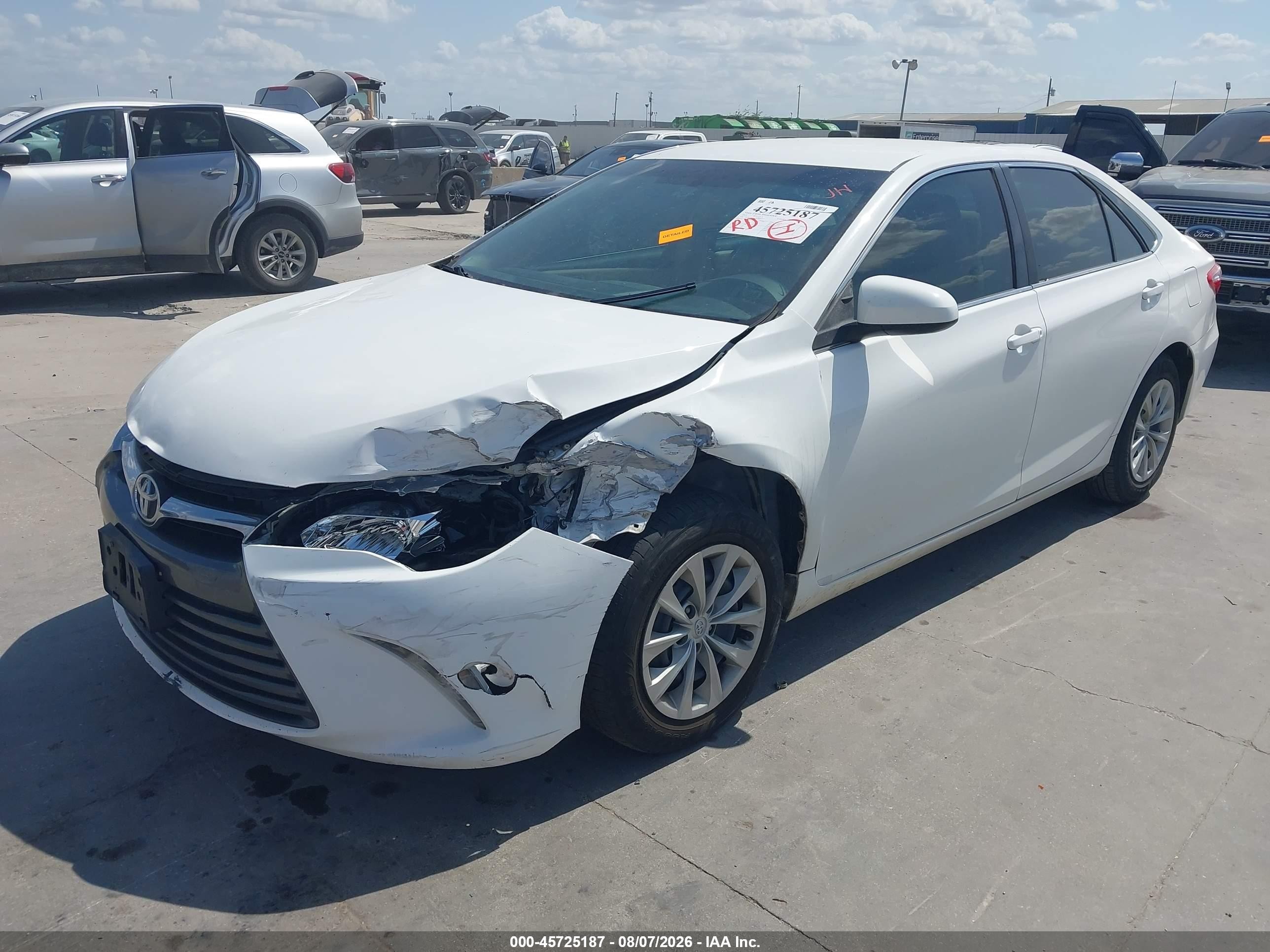 2015 Toyota Camry Le White vin: 4T1BF1FK1FU067824