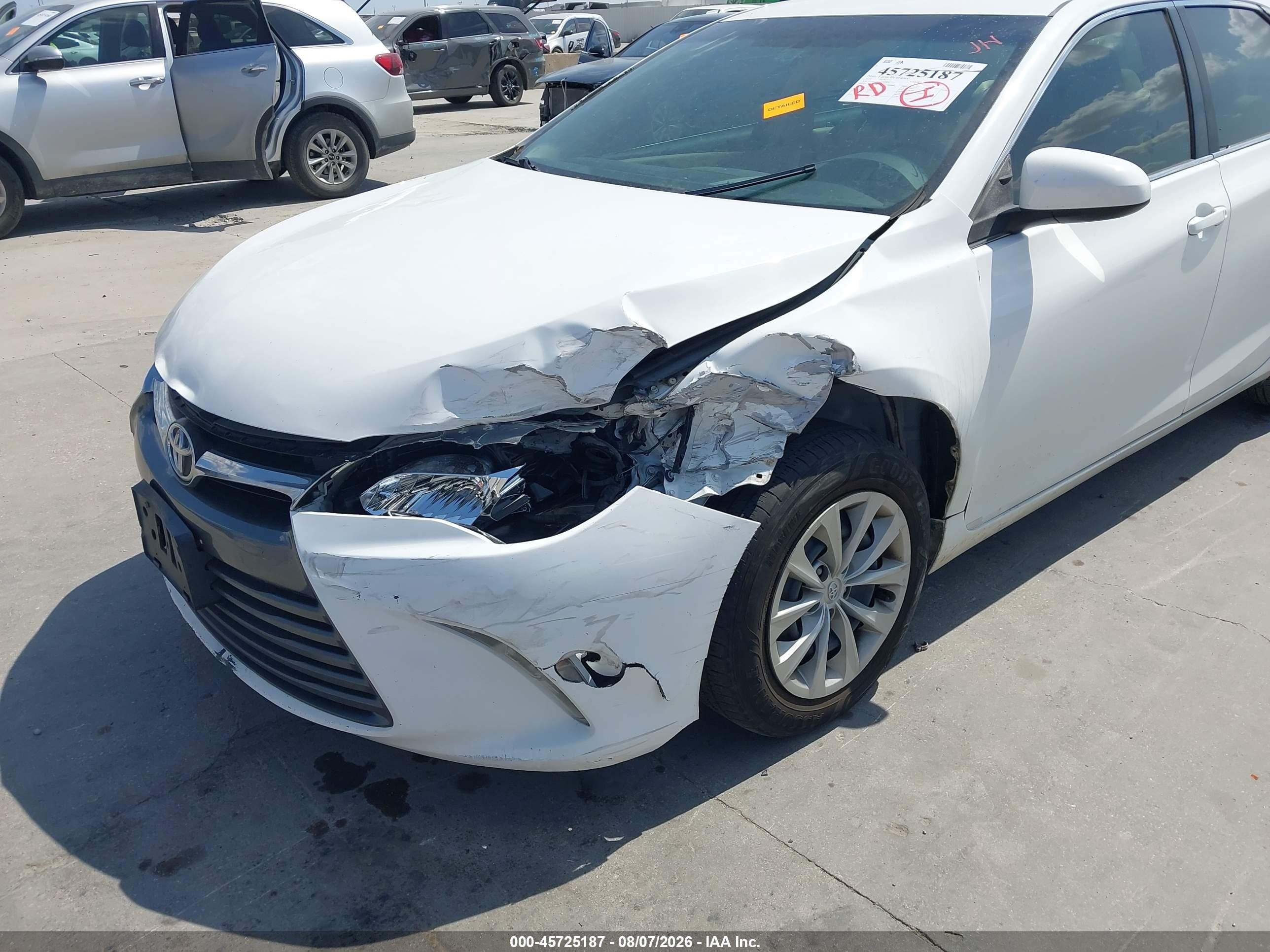 2015 Toyota Camry Le White vin: 4T1BF1FK1FU067824