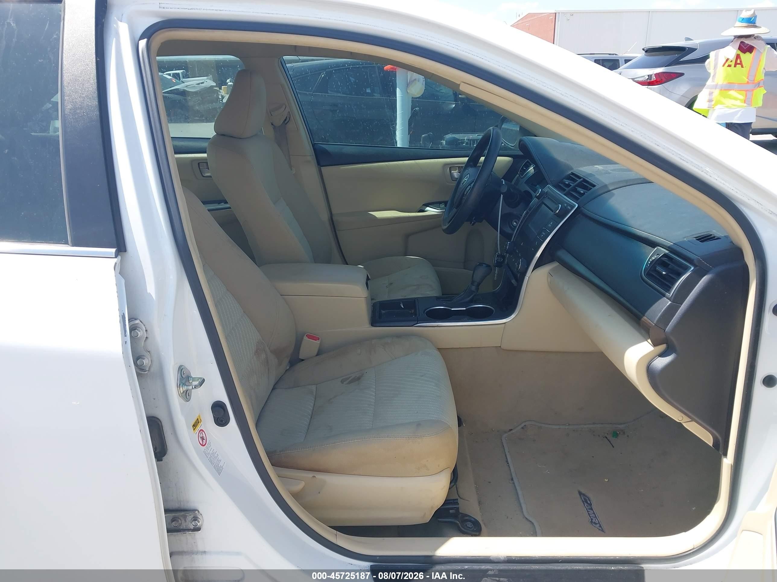 2015 Toyota Camry Le White vin: 4T1BF1FK1FU067824