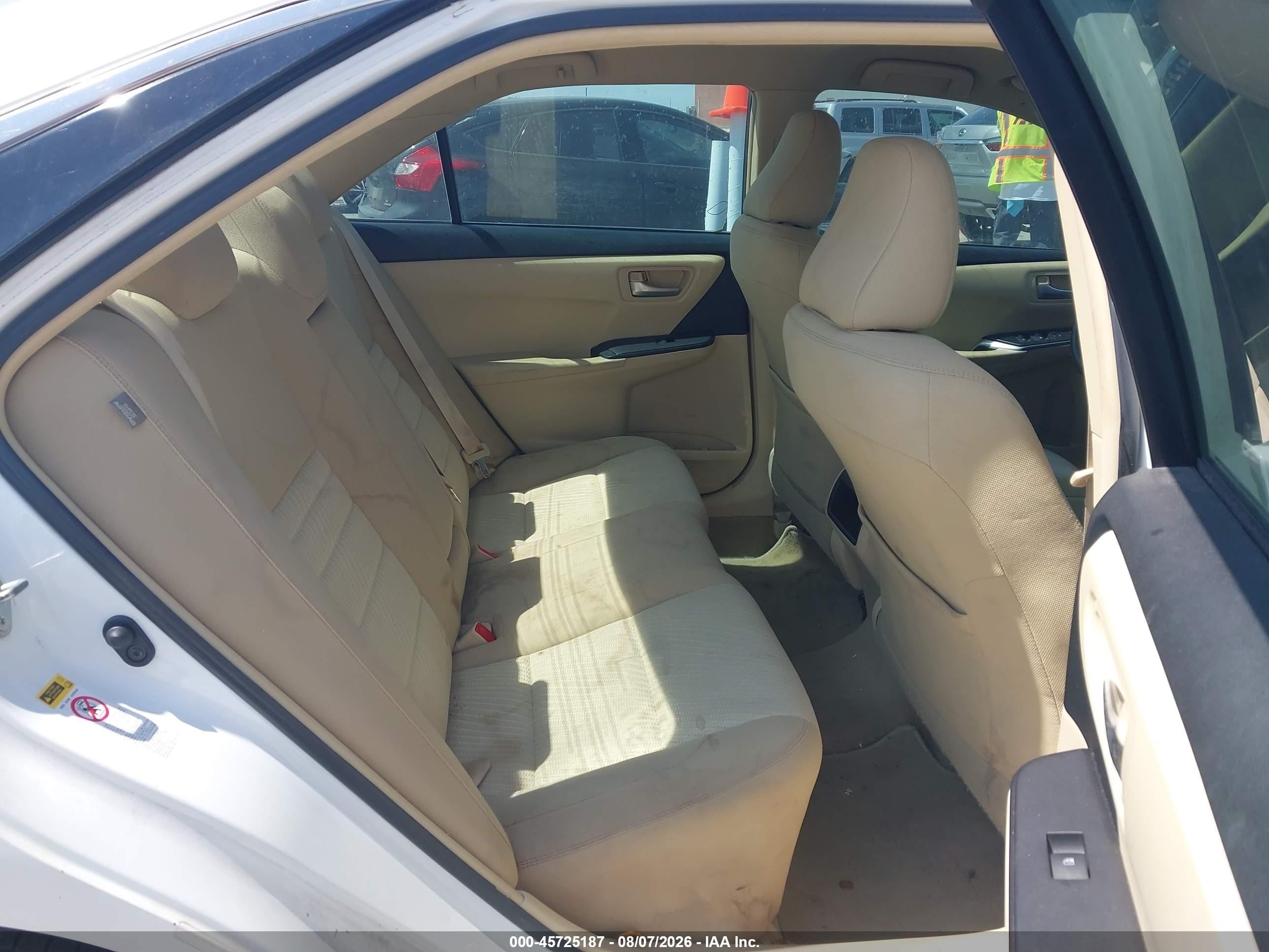 2015 Toyota Camry Le White vin: 4T1BF1FK1FU067824