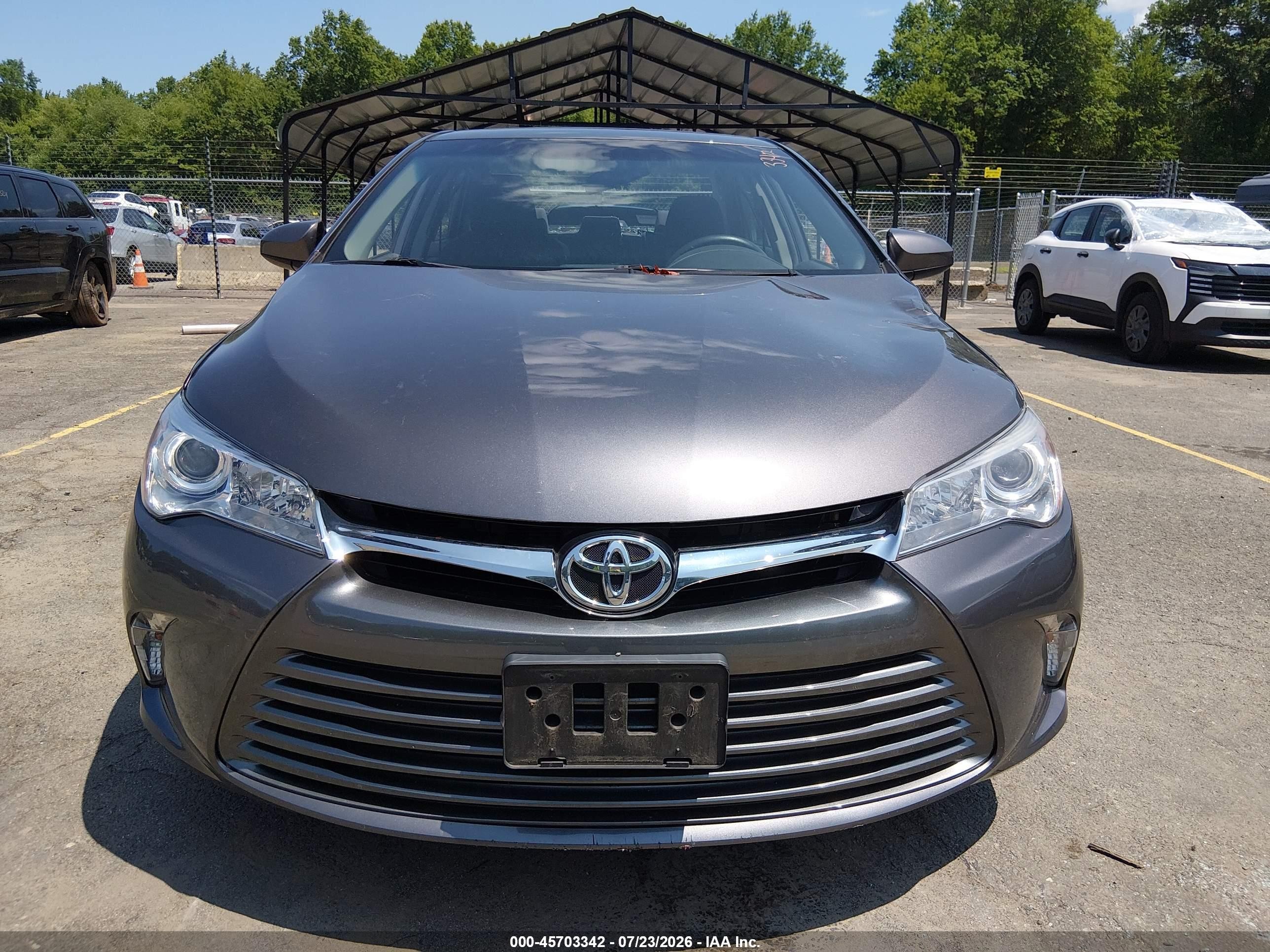 2015 Toyota Camry Le Gray vin: 4T1BF1FK1FU073834