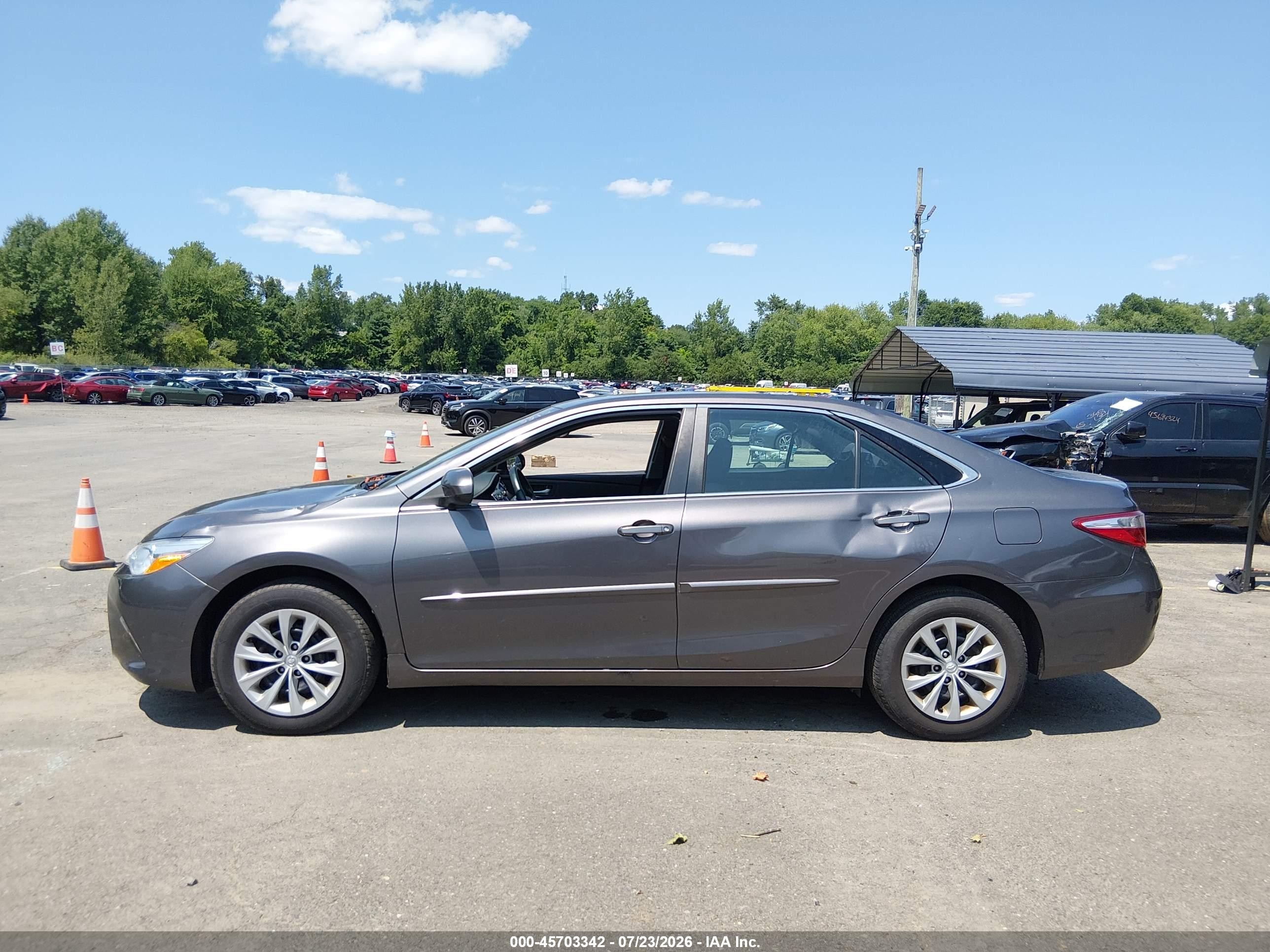 2015 Toyota Camry Le Gray vin: 4T1BF1FK1FU073834