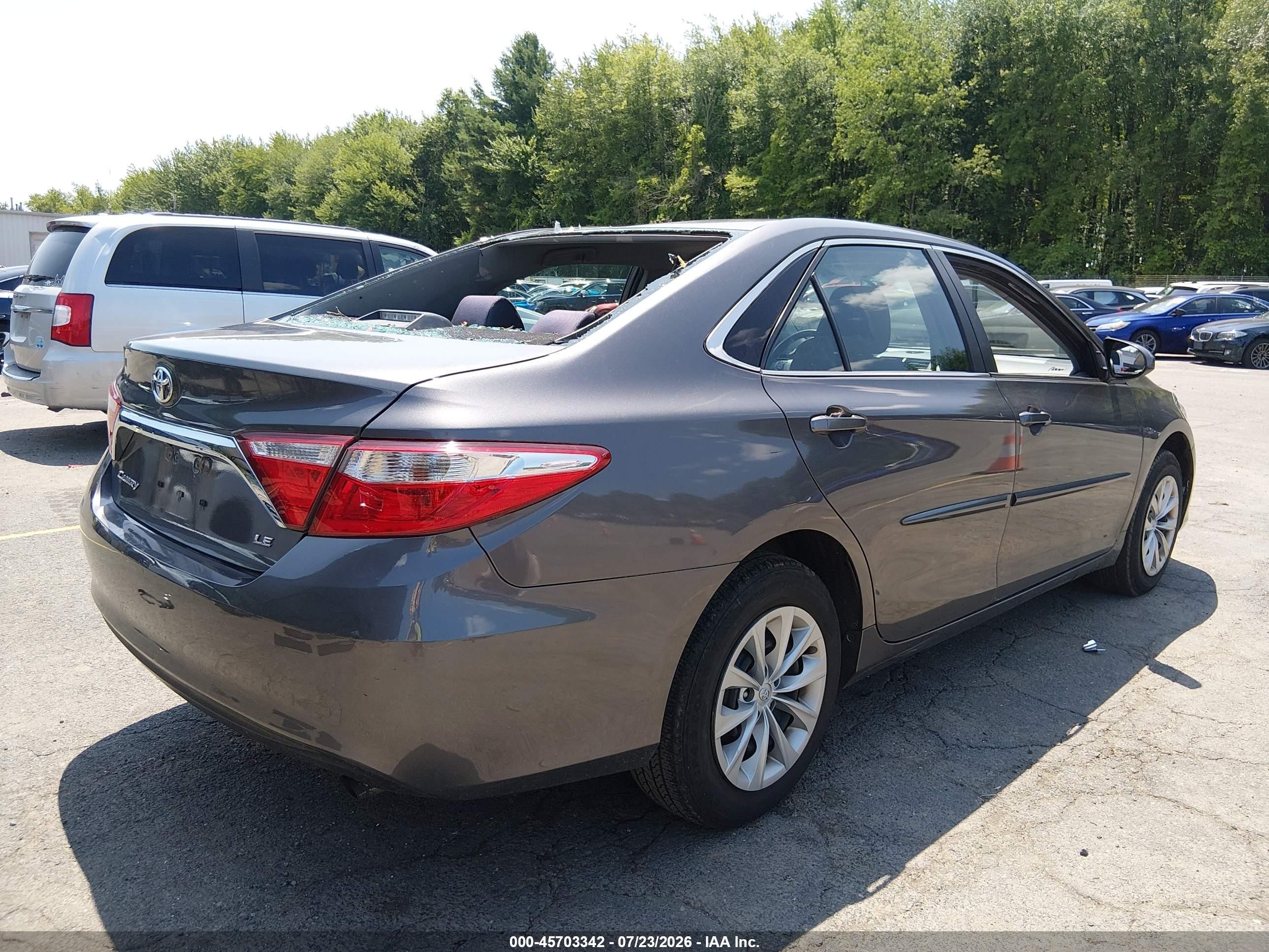 2015 Toyota Camry Le Gray vin: 4T1BF1FK1FU073834