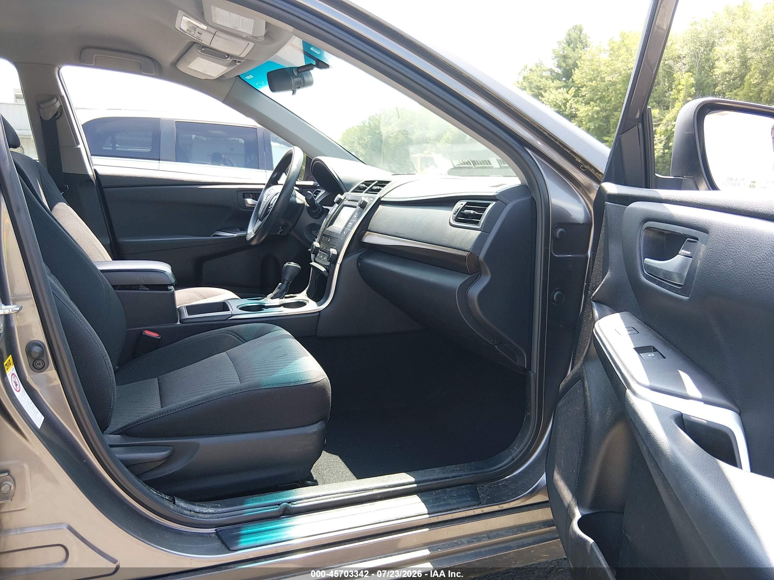 2015 Toyota Camry Le Gray vin: 4T1BF1FK1FU073834