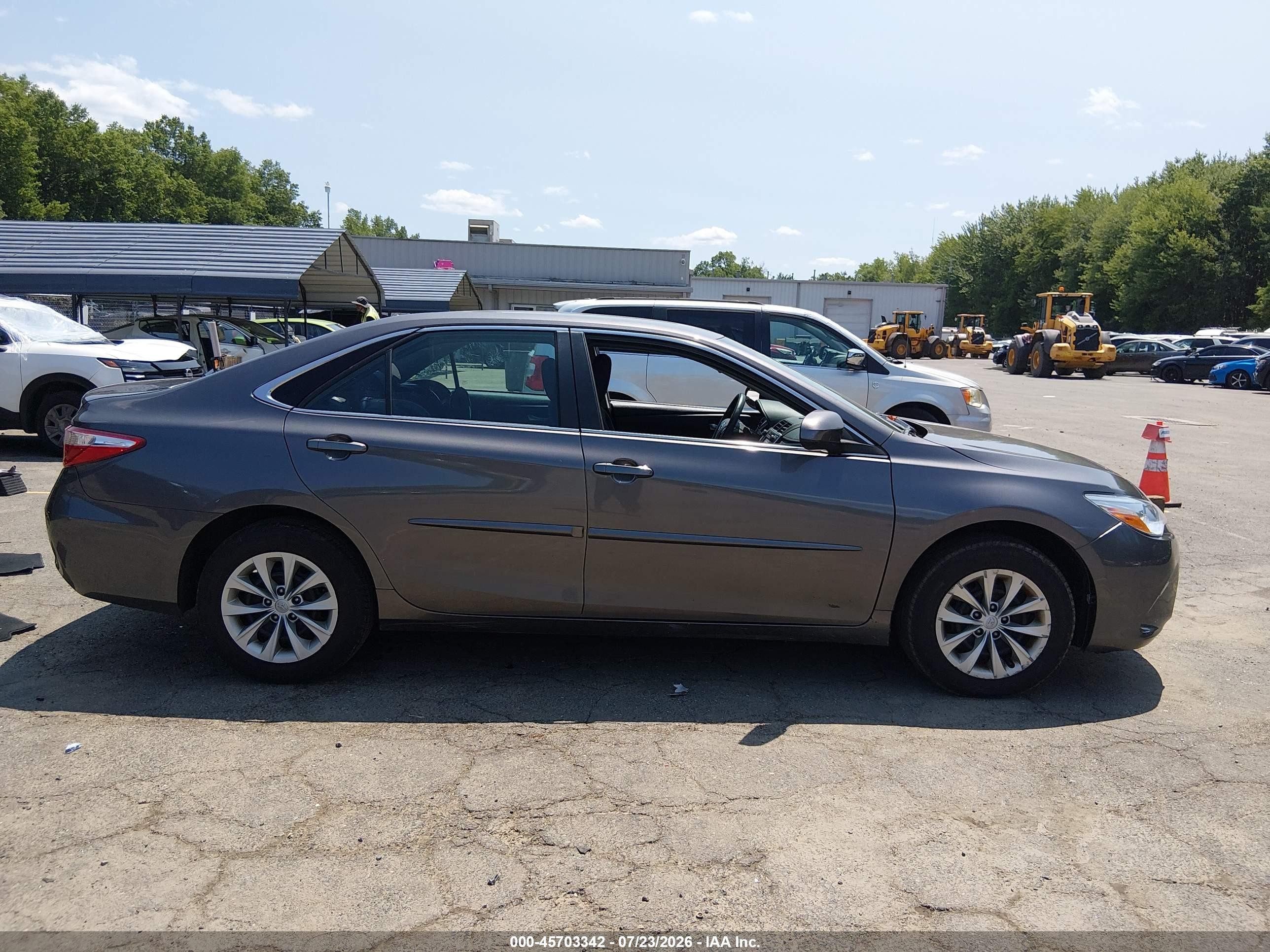 2015 Toyota Camry Le Gray vin: 4T1BF1FK1FU073834