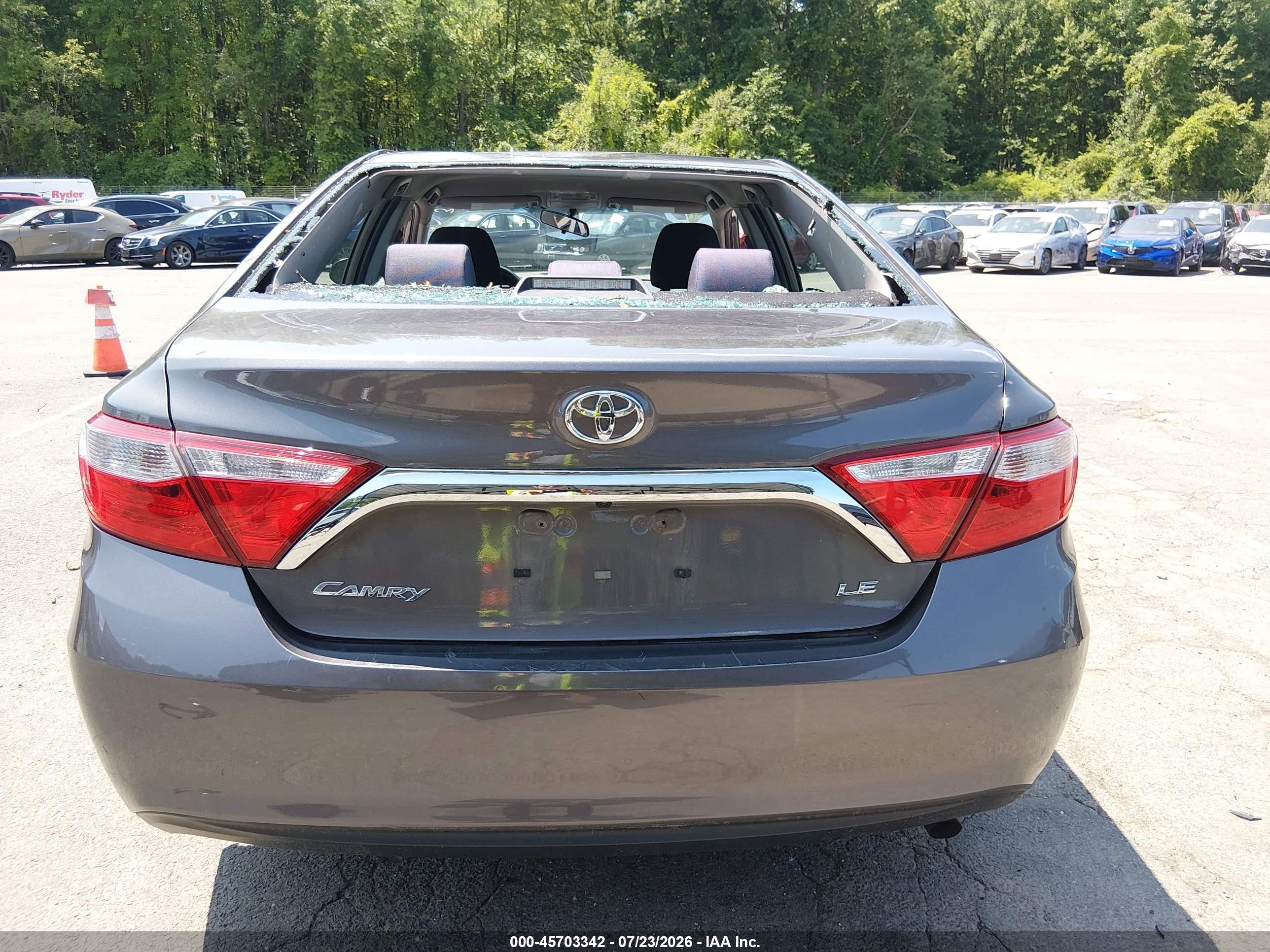 2015 Toyota Camry Le Gray vin: 4T1BF1FK1FU073834