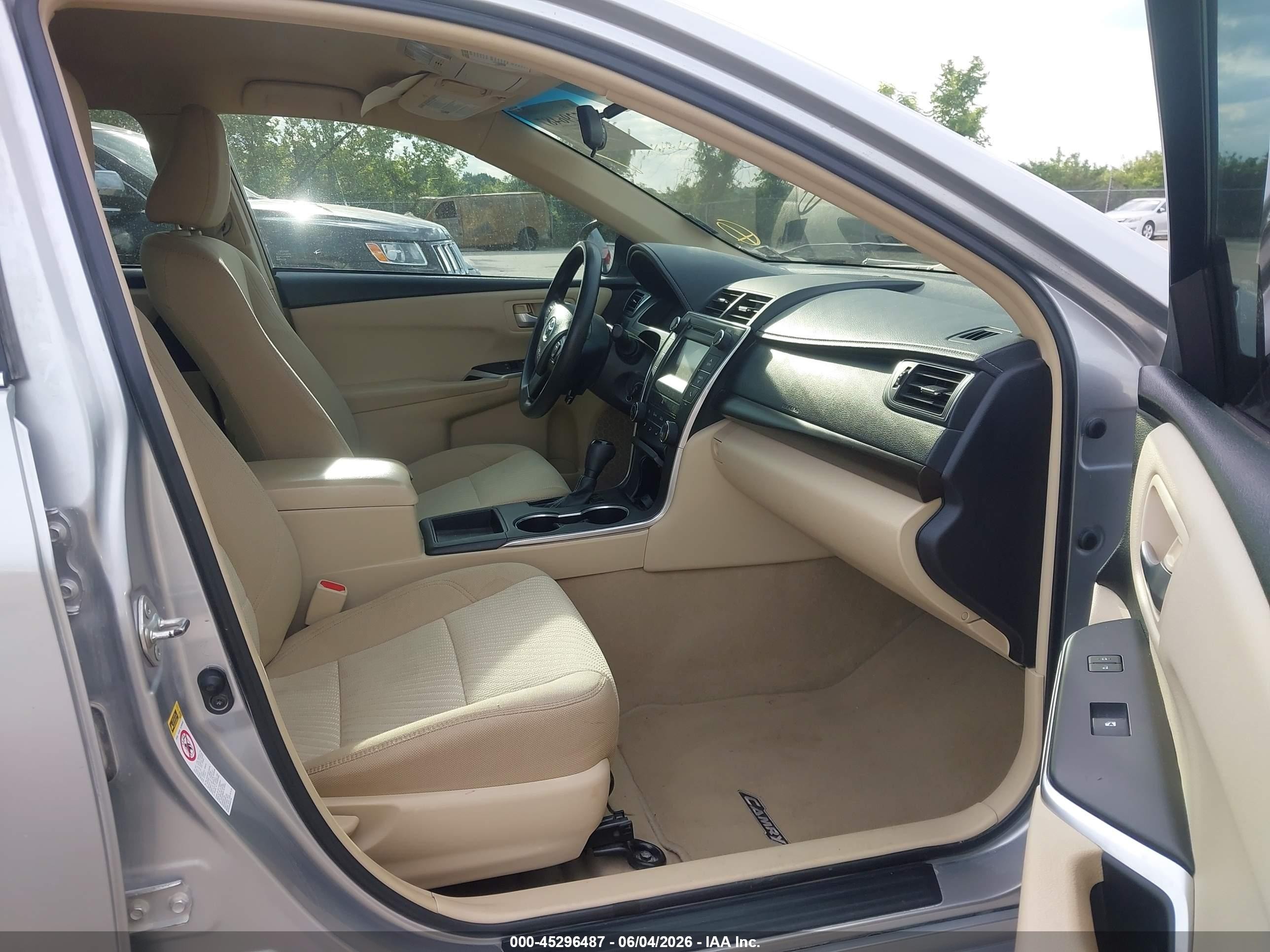 2015 Toyota Camry Le Серебряный vin: 4T1BF1FK1FU083120