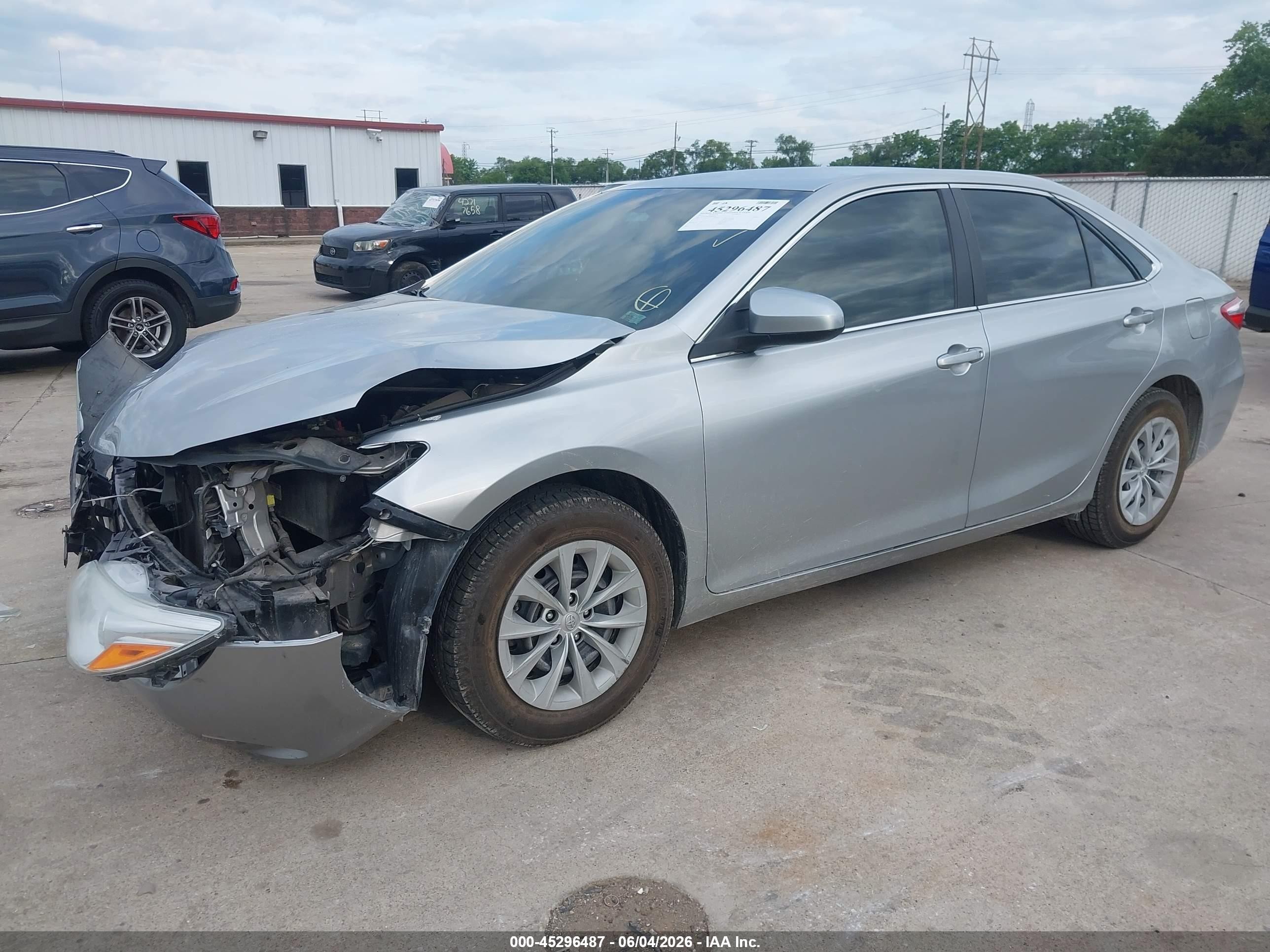 2015 Toyota Camry Le Серебряный vin: 4T1BF1FK1FU083120