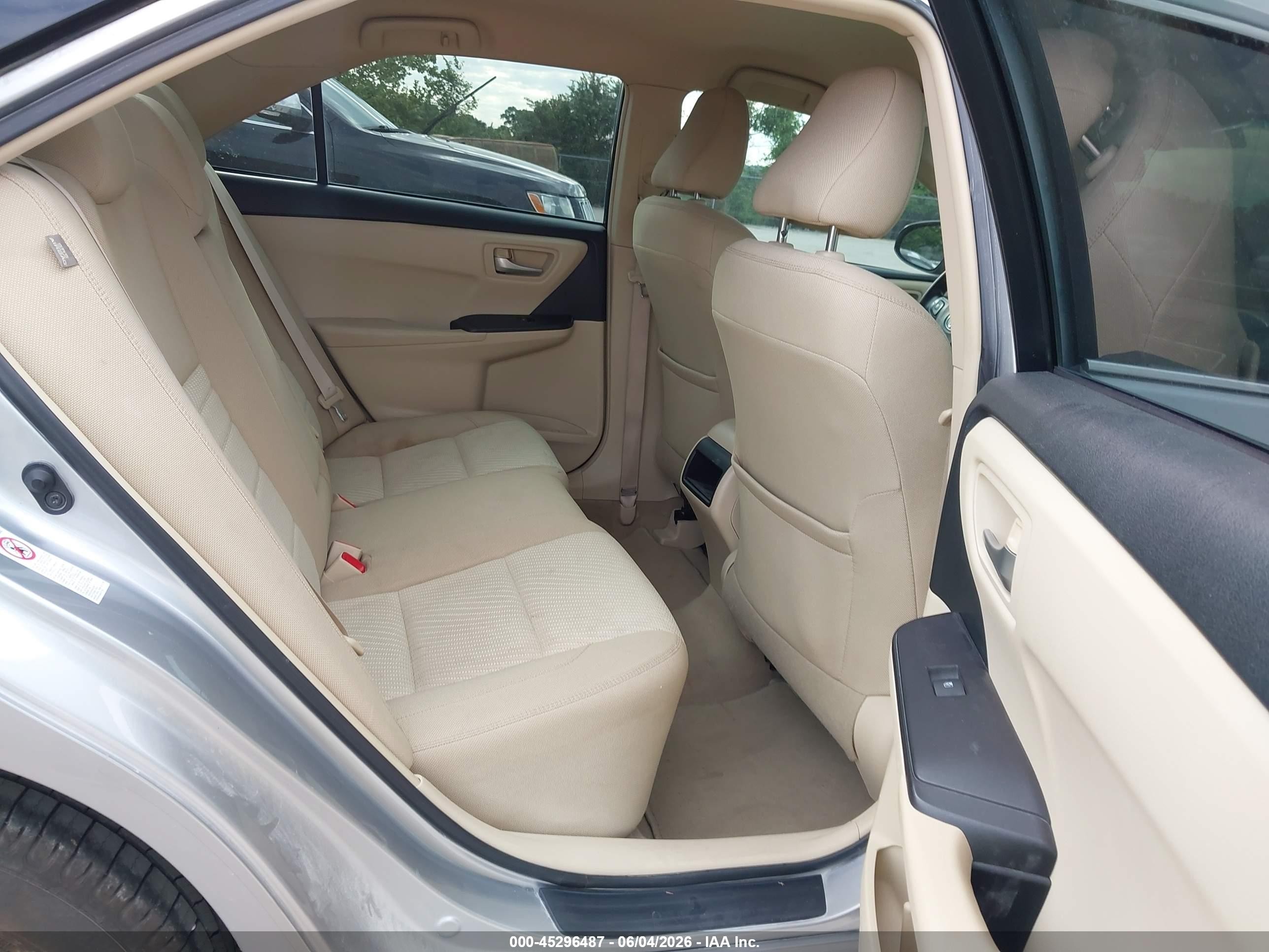 2015 Toyota Camry Le Серебряный vin: 4T1BF1FK1FU083120