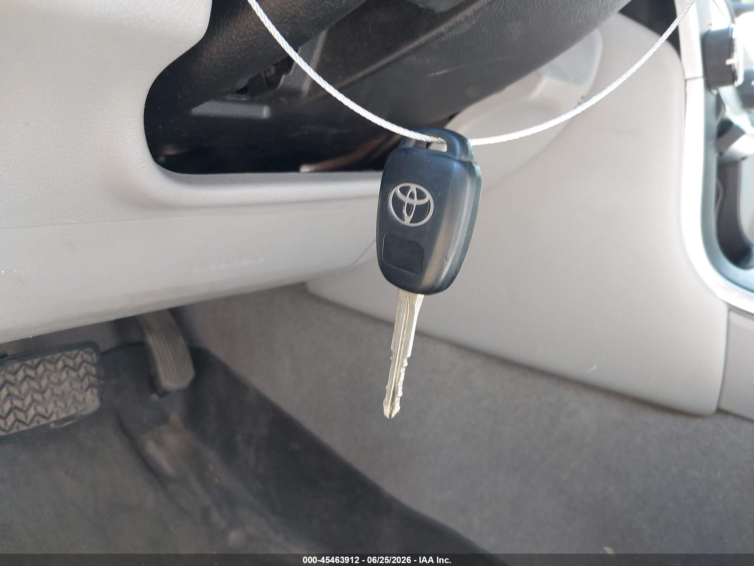 2015 Toyota Camry Le White vin: 4T1BF1FK1FU085160