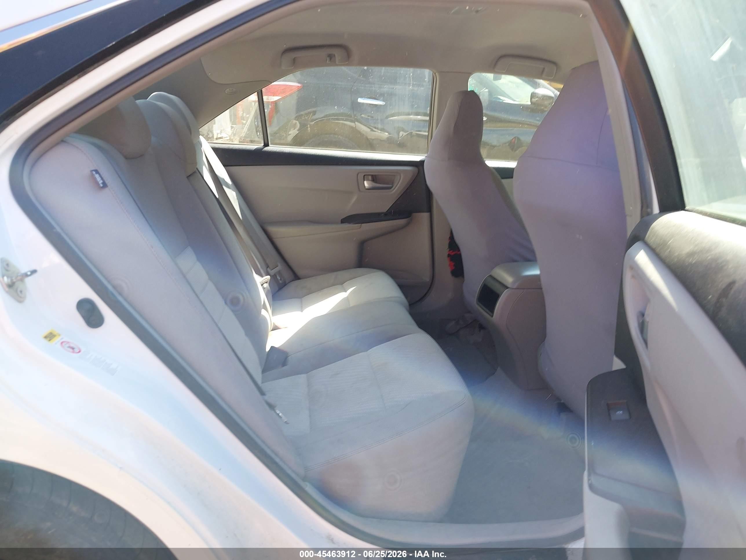 2015 Toyota Camry Le White vin: 4T1BF1FK1FU085160