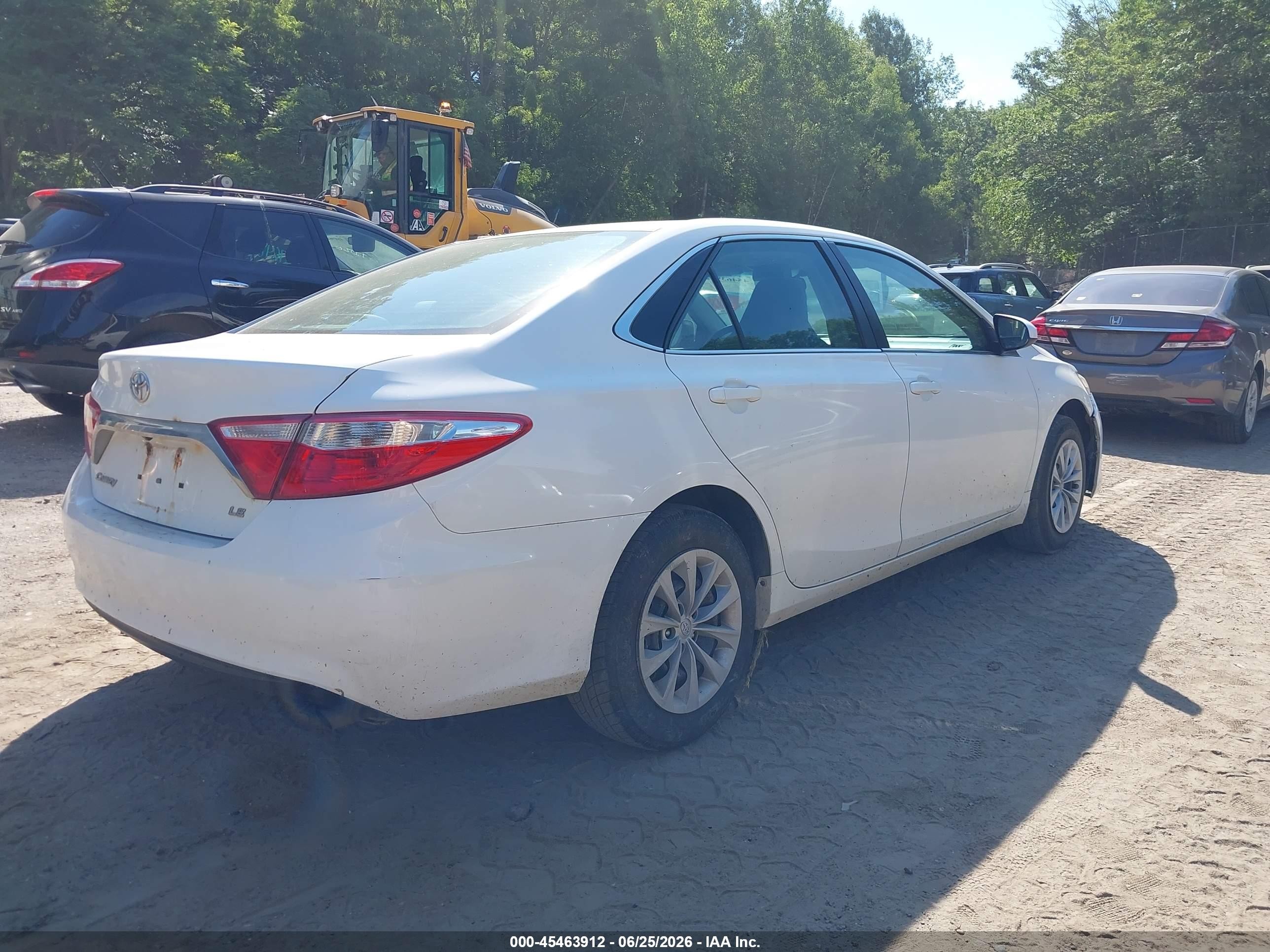 2015 Toyota Camry Le White vin: 4T1BF1FK1FU085160