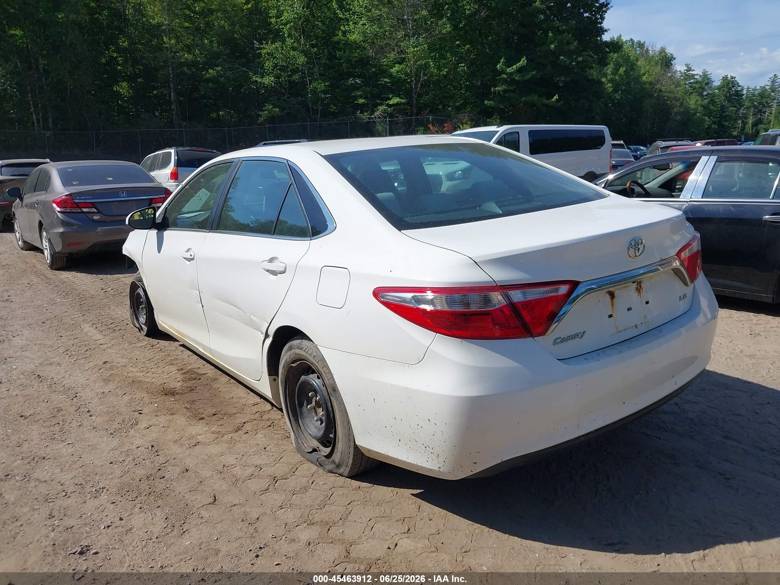 2015 Toyota Camry Le White vin: 4T1BF1FK1FU085160
