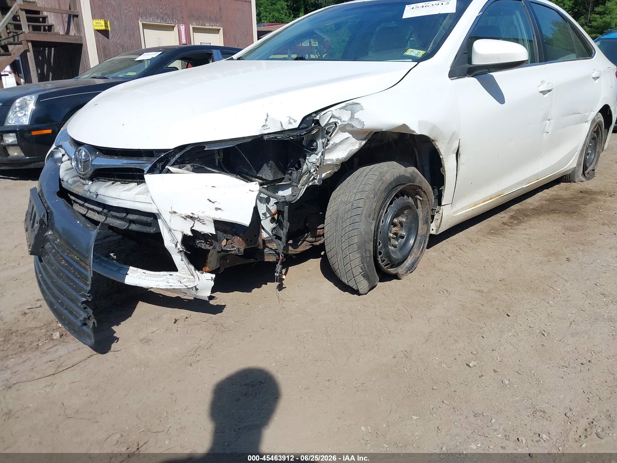 2015 Toyota Camry Le White vin: 4T1BF1FK1FU085160