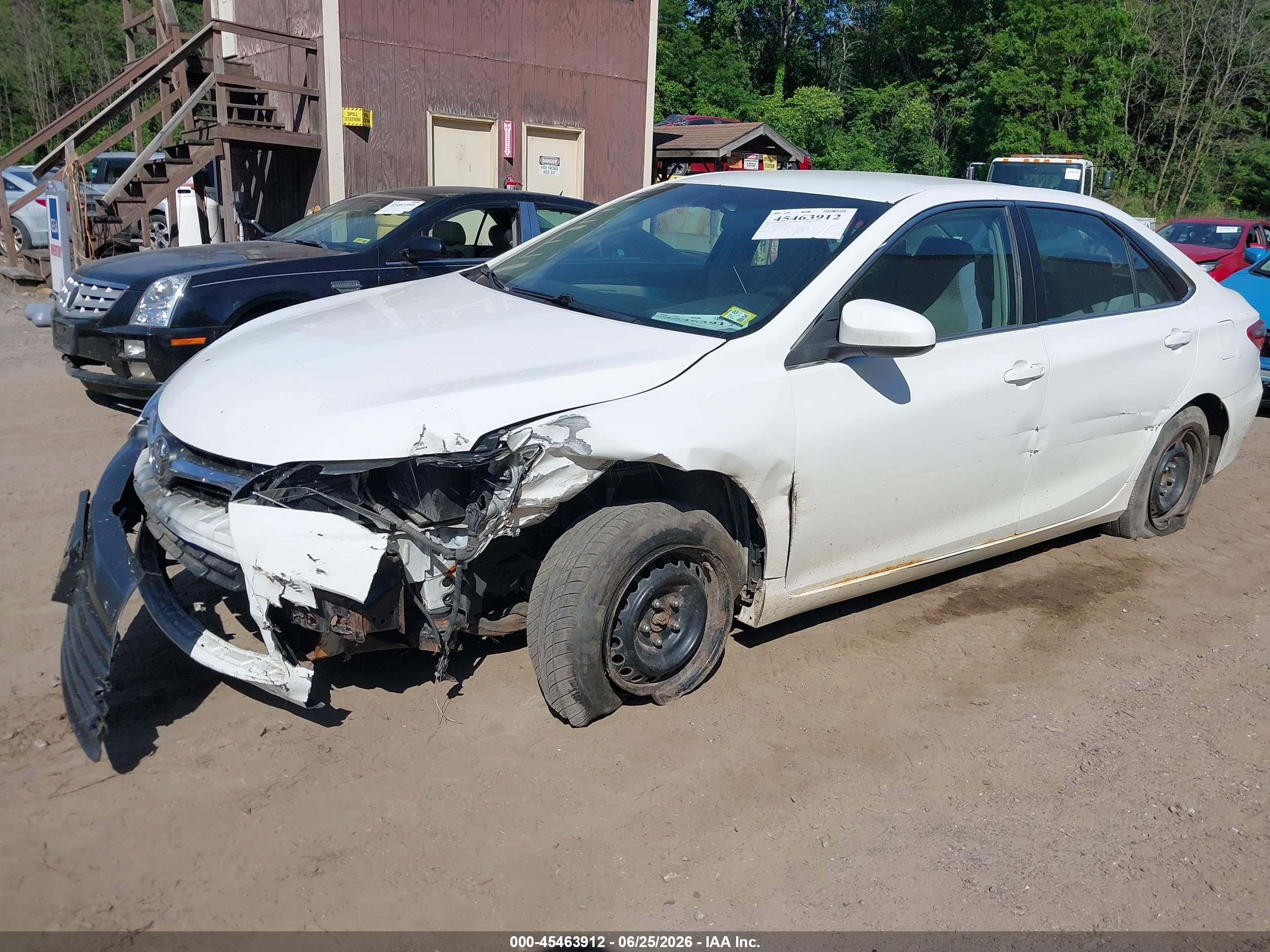 2015 Toyota Camry Le White vin: 4T1BF1FK1FU085160